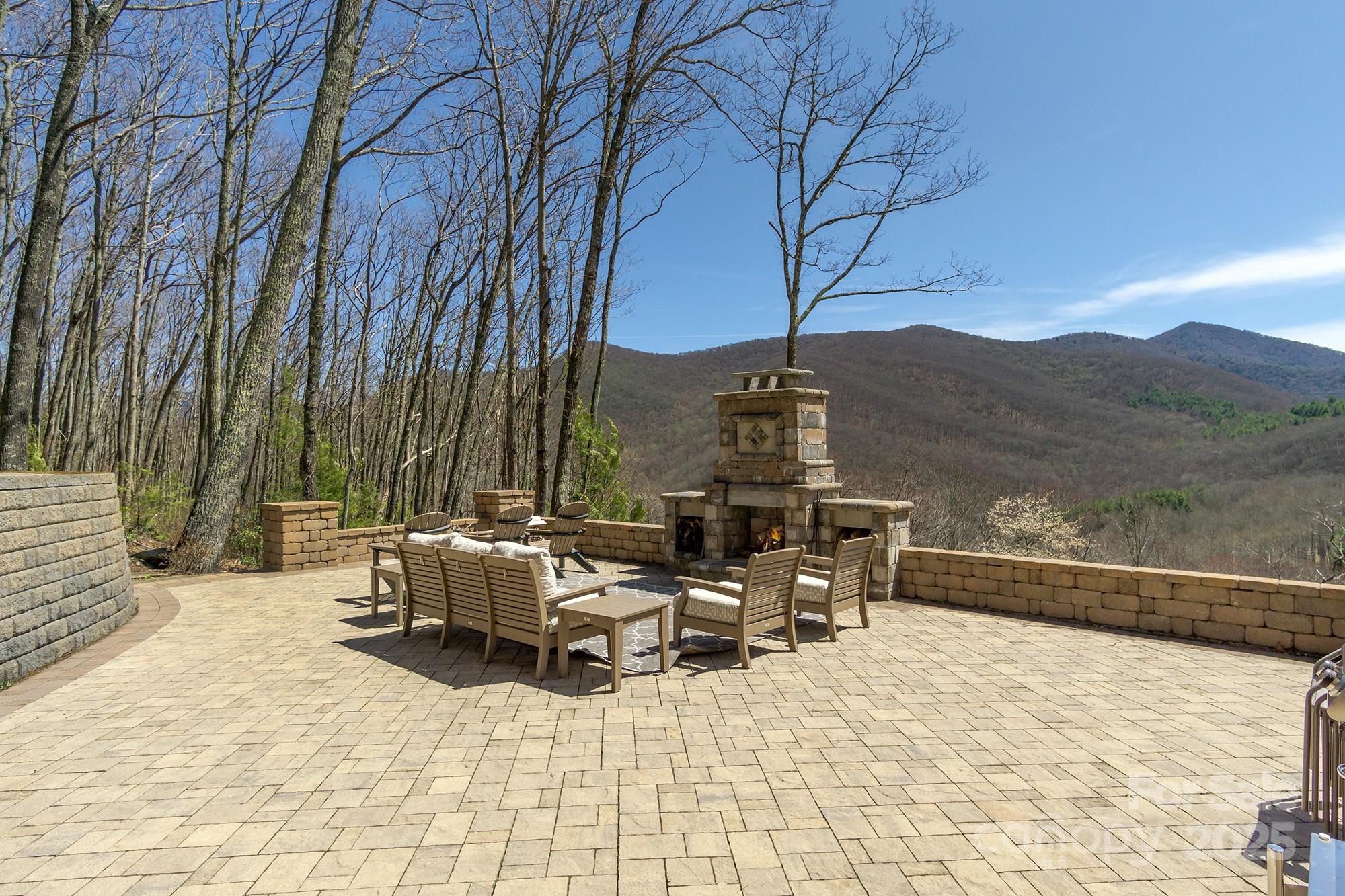 596 N Ridge Runner Road — Burnsville