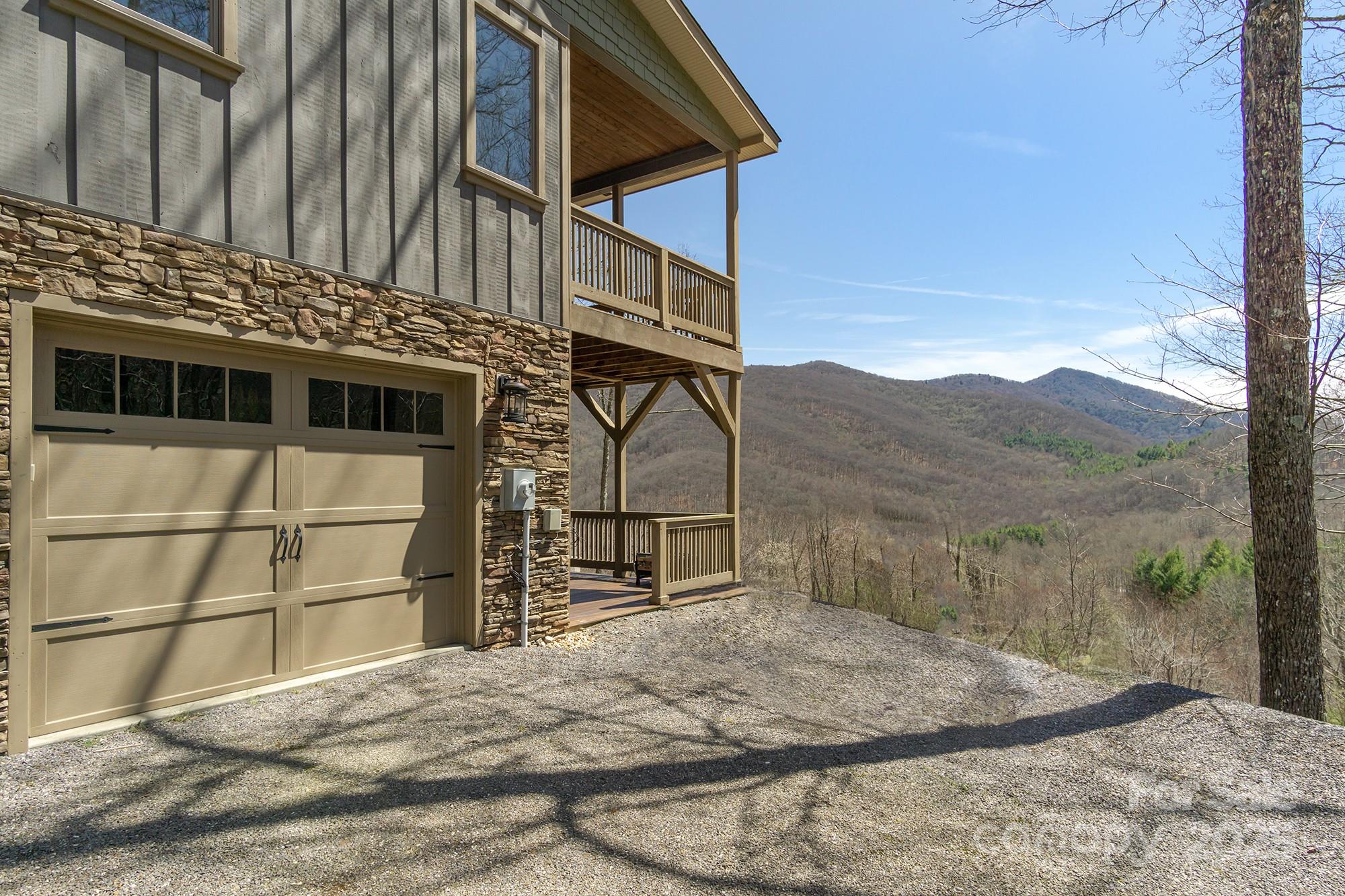 596 N Ridge Runner Road — Burnsville