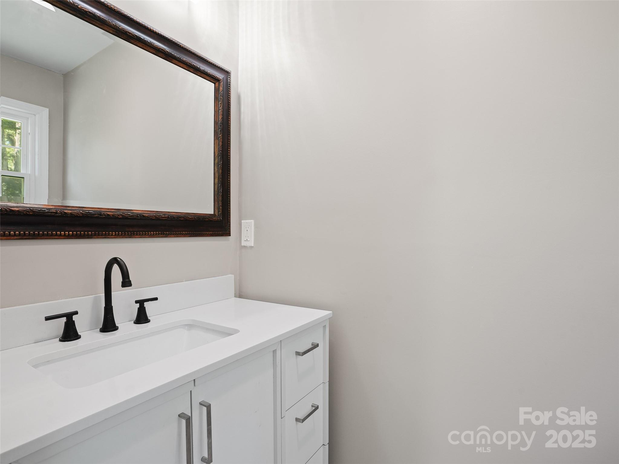 220 Love Lane — Waynesville