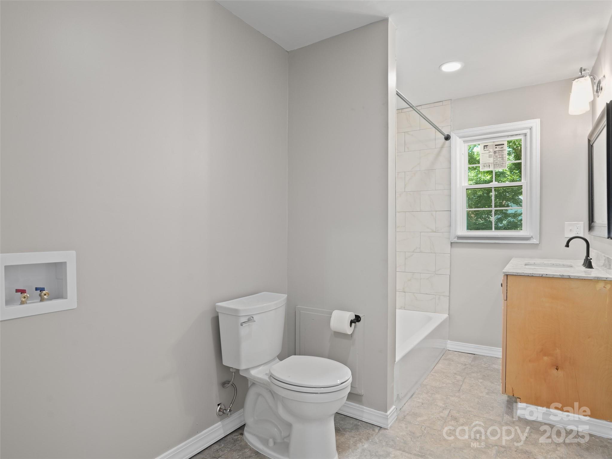 220 Love Lane — Waynesville