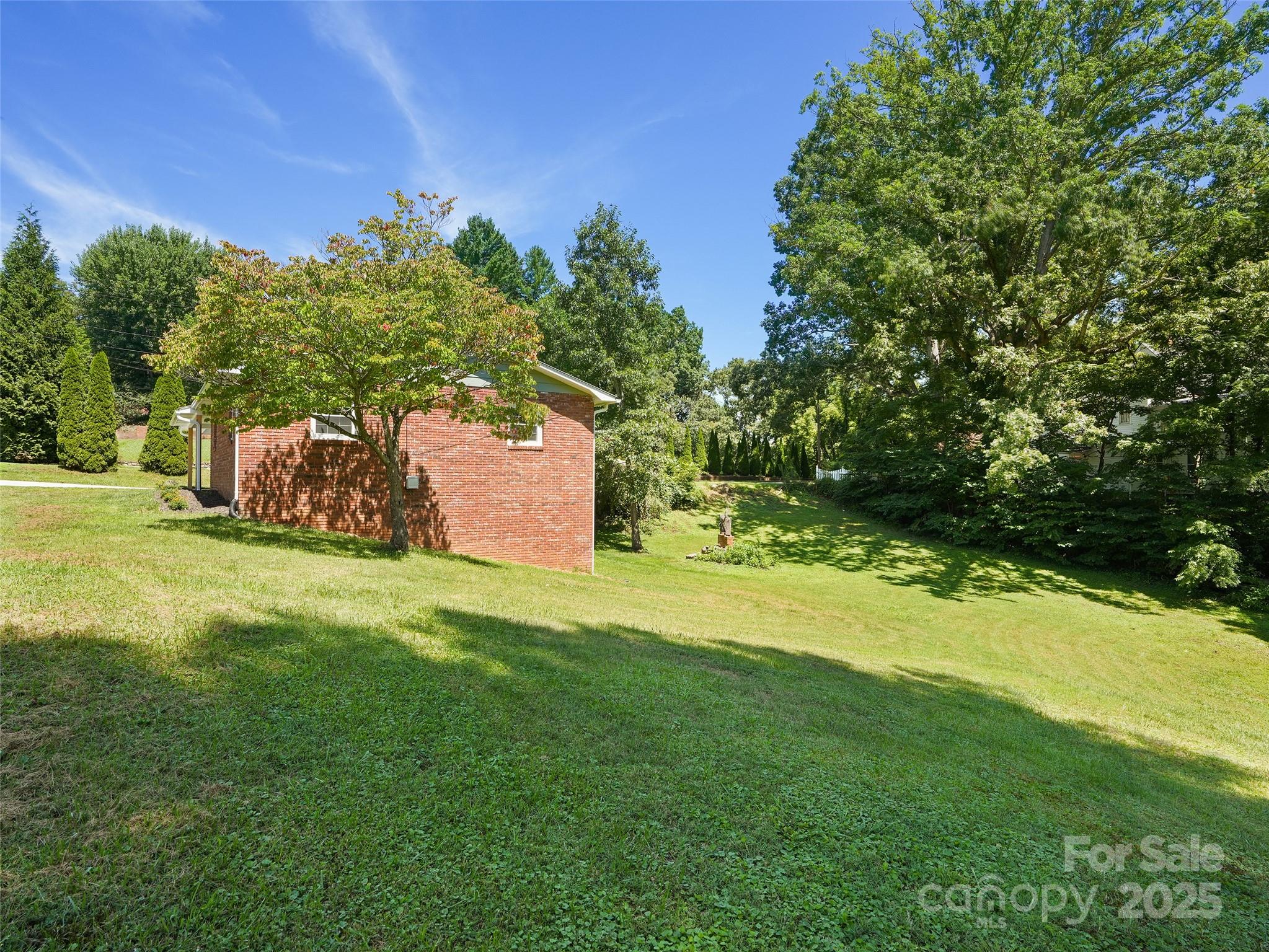 220 Love Lane — Waynesville