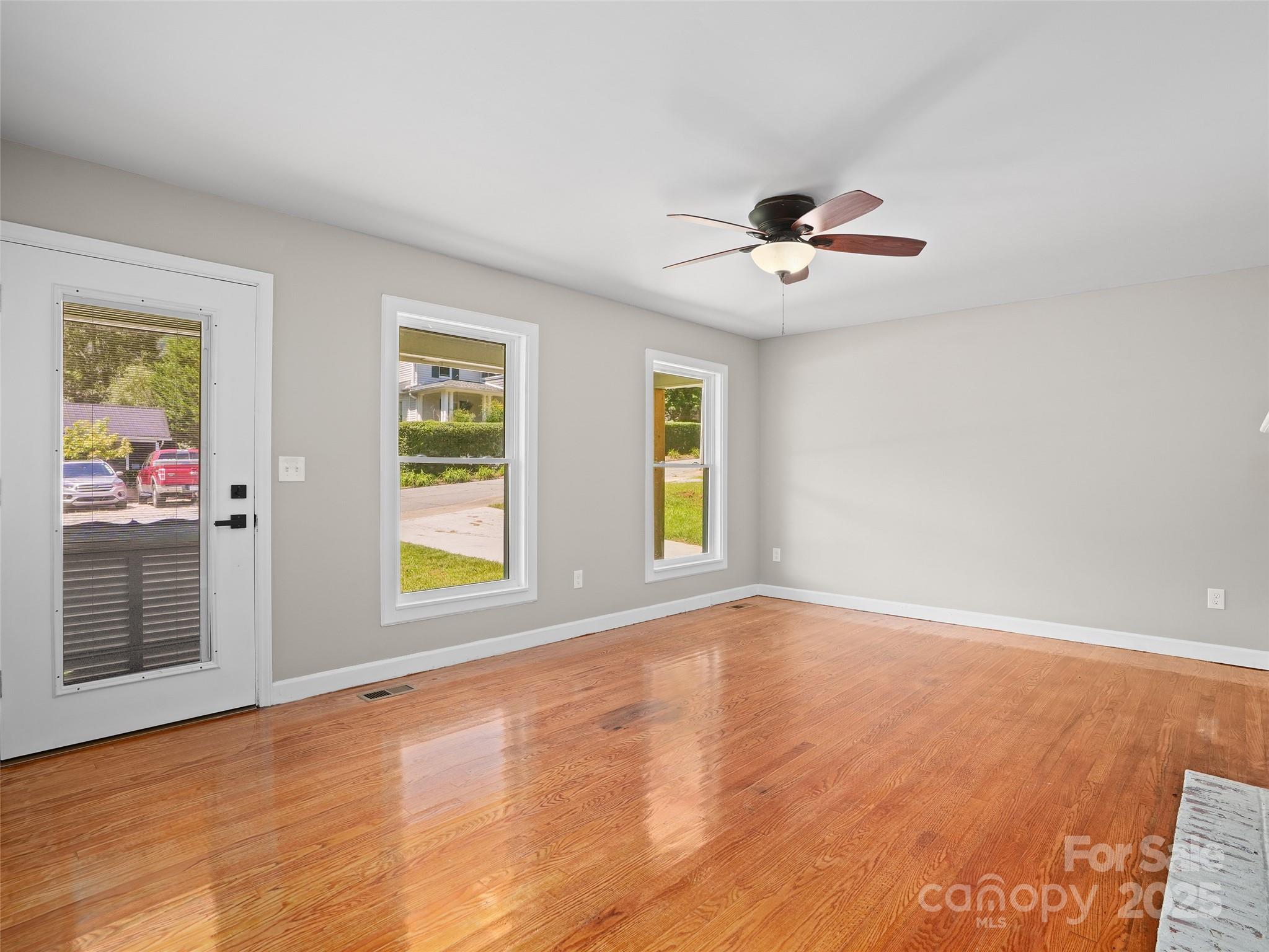 220 Love Lane — Waynesville