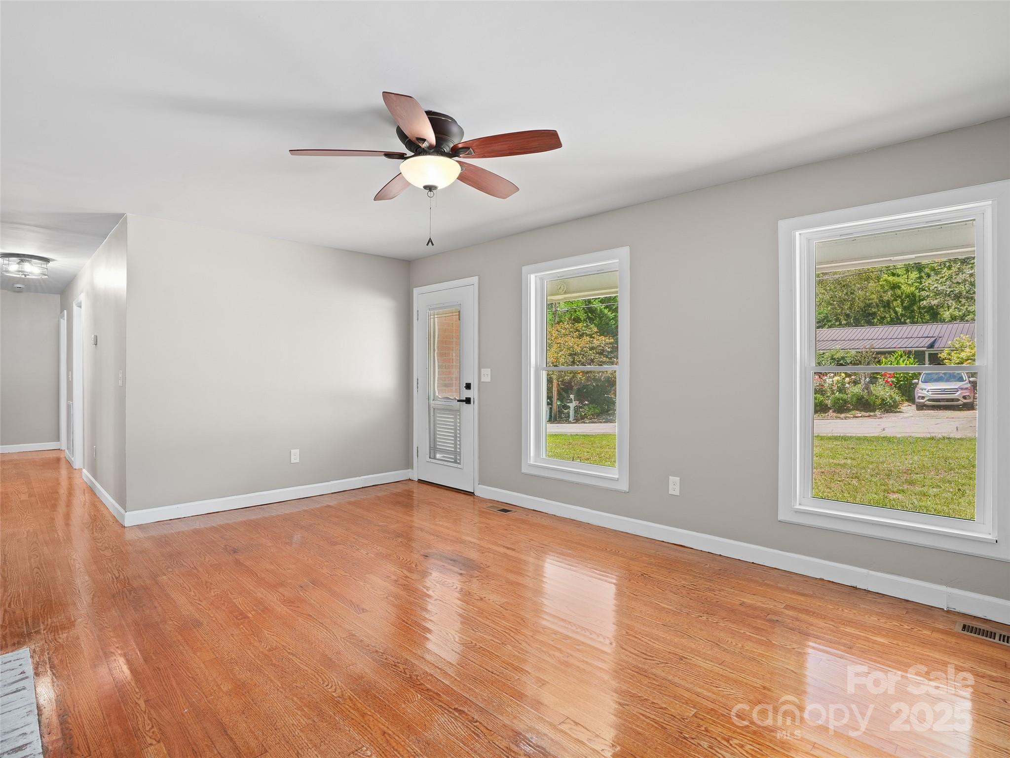 220 Love Lane — Waynesville
