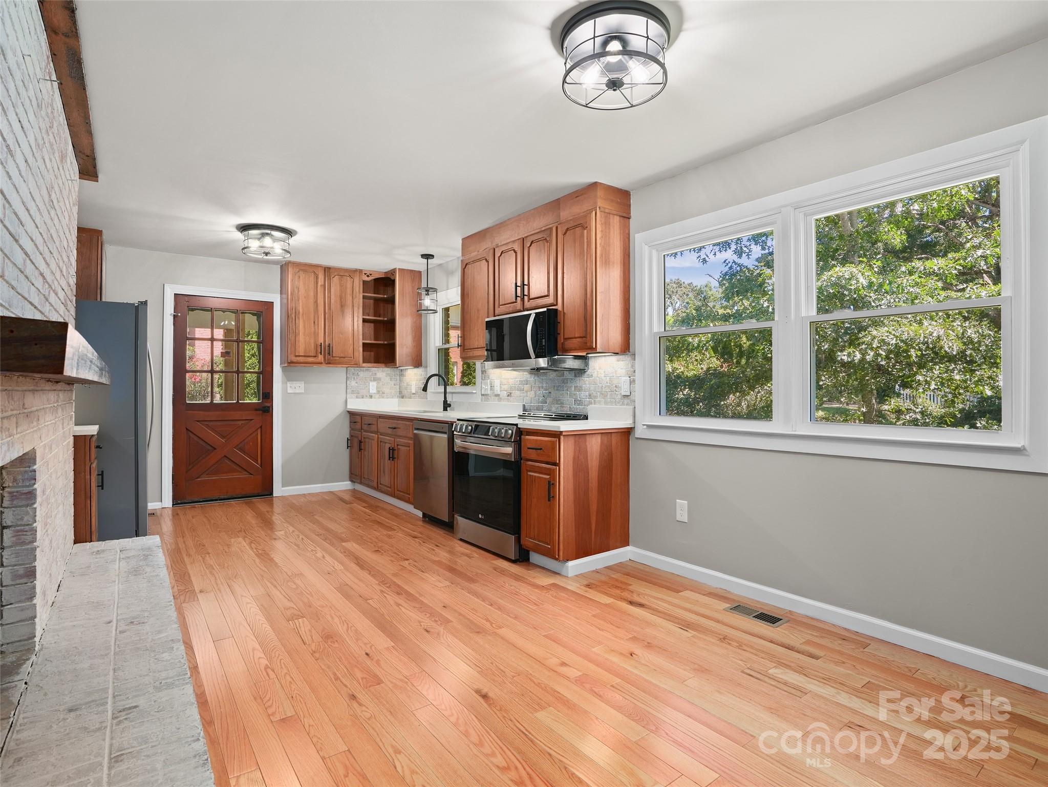 220 Love Lane — Waynesville