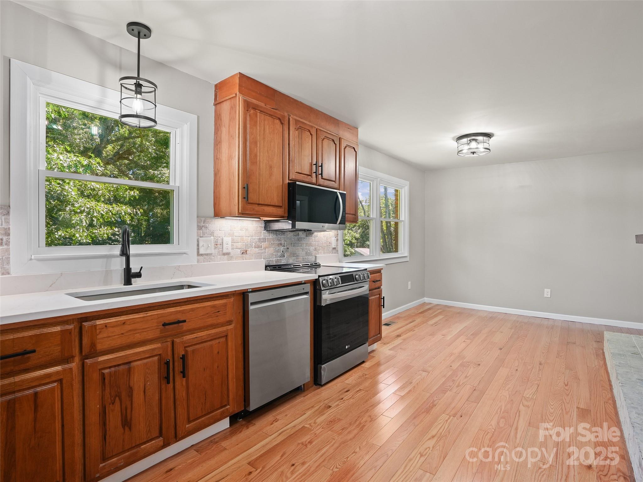 220 Love Lane — Waynesville