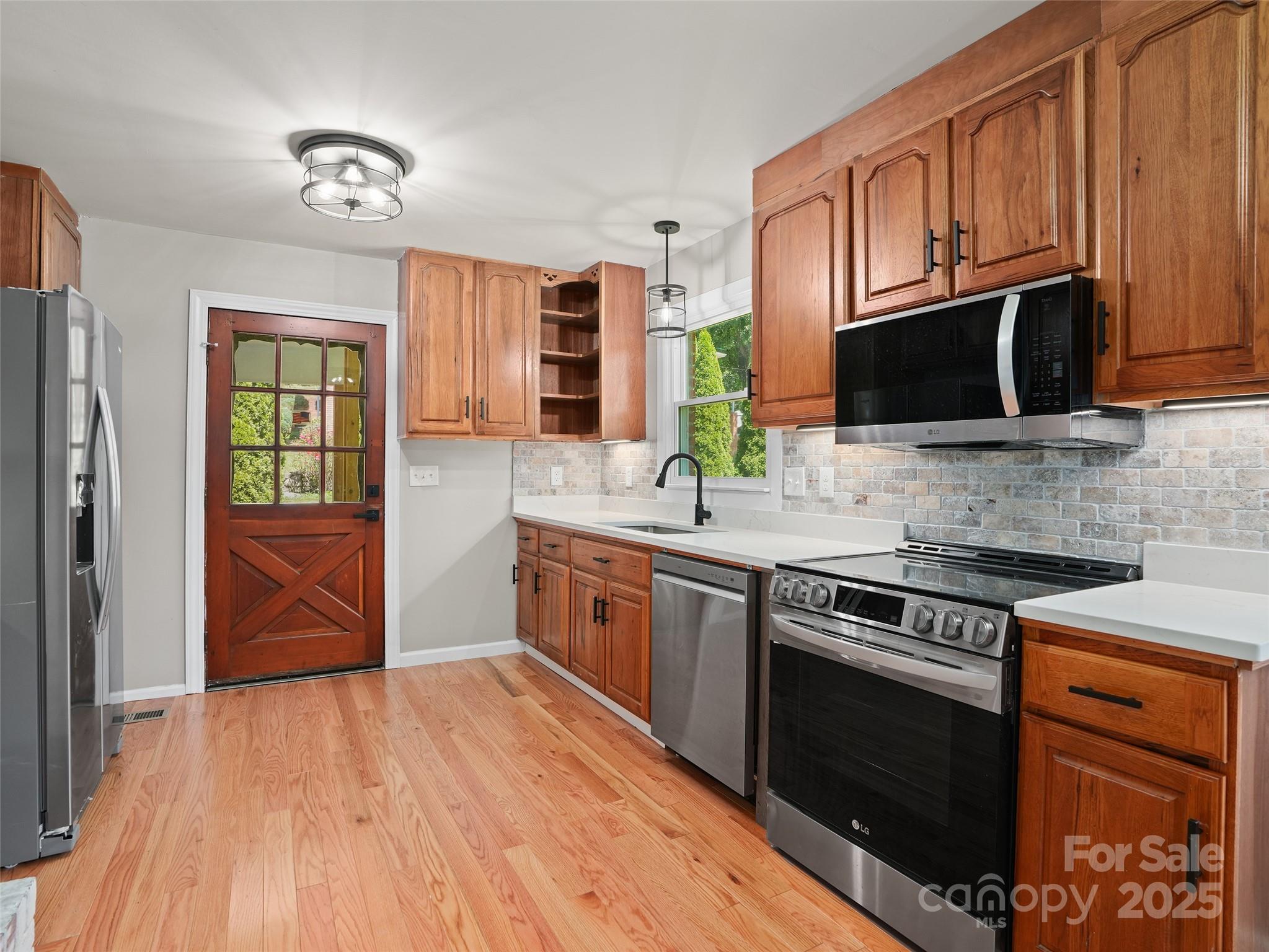 220 Love Lane — Waynesville