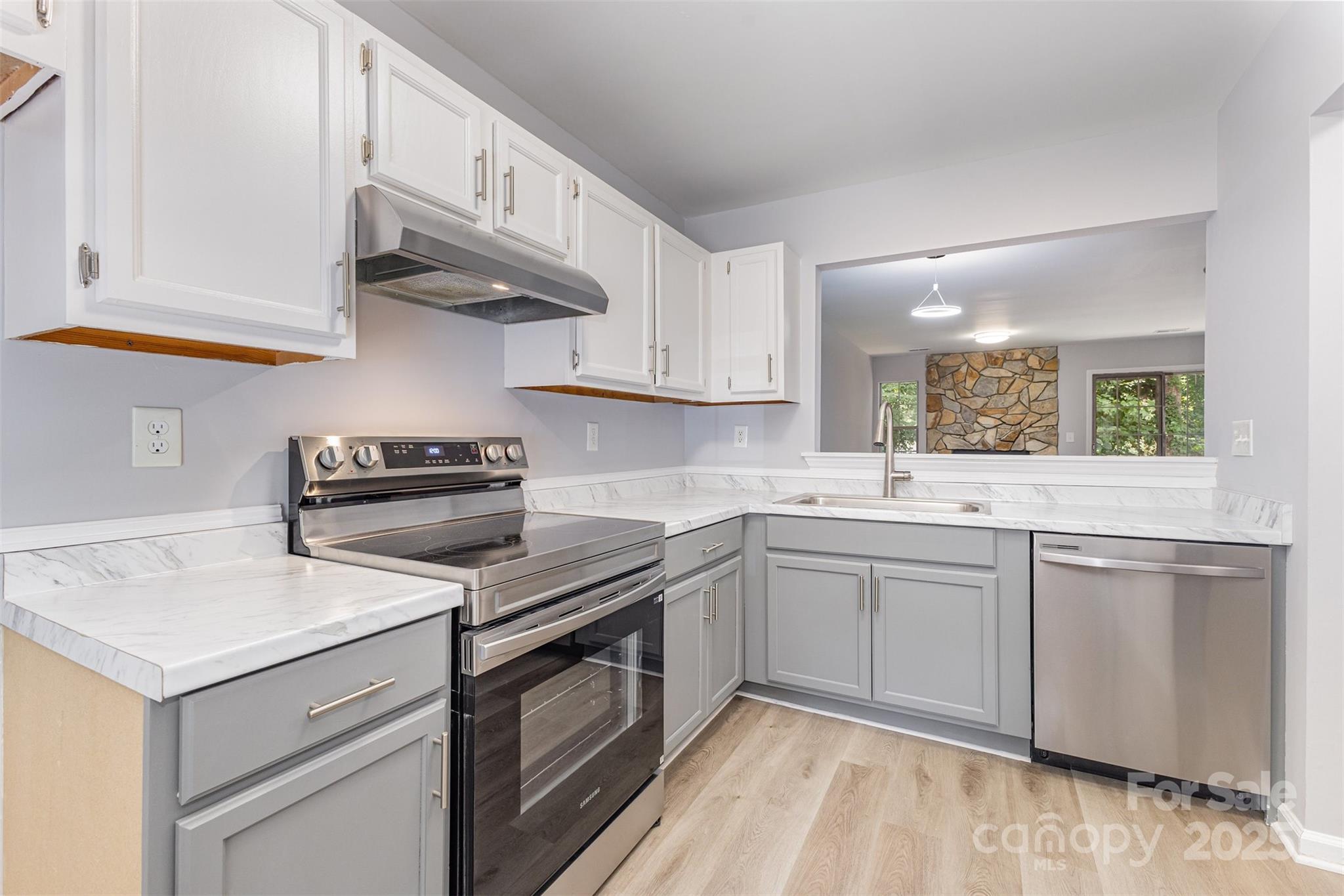 6319 Windsor Gate Lane — Charlotte