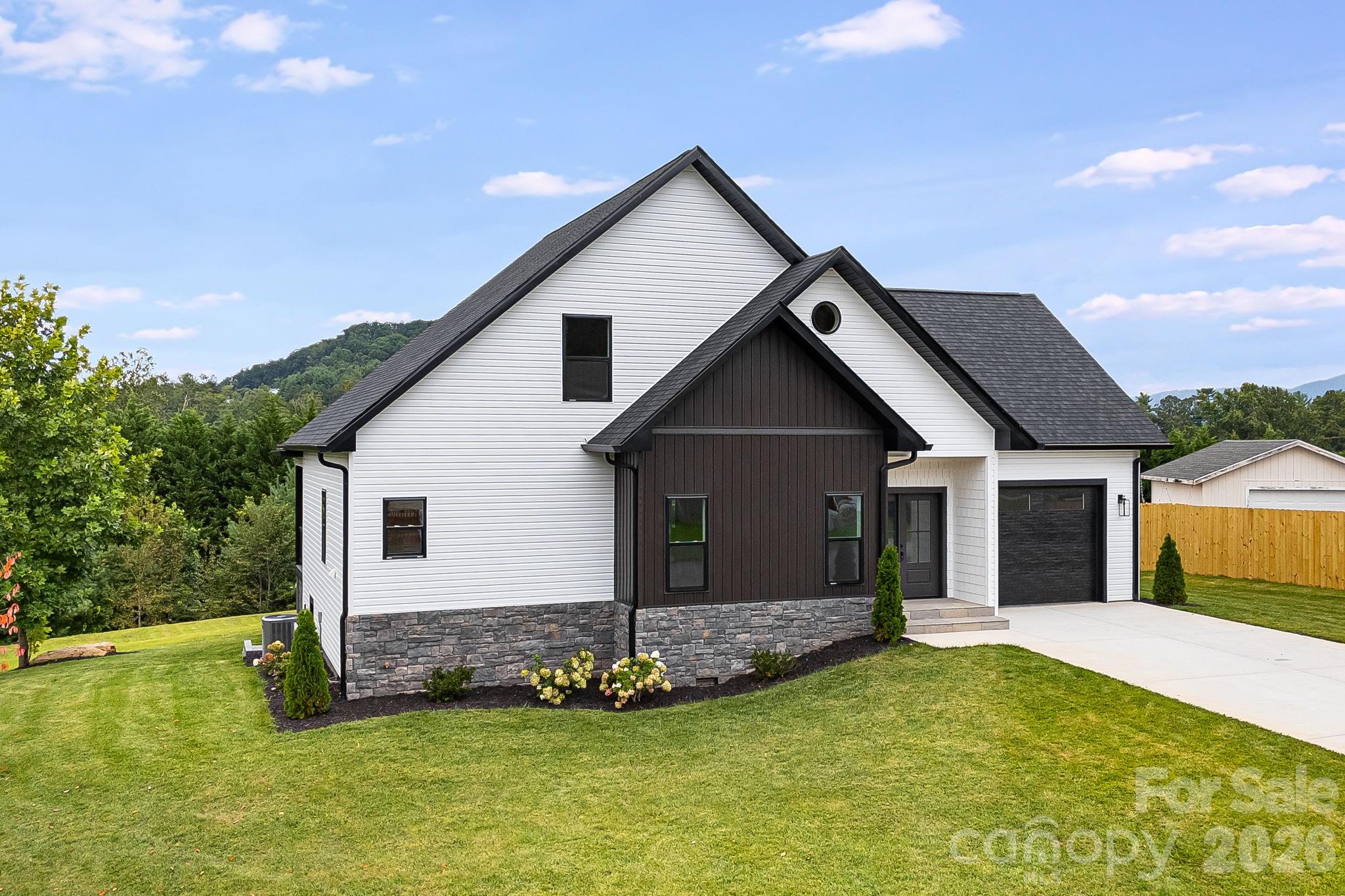 38 Red Laurel Court — Hendersonville