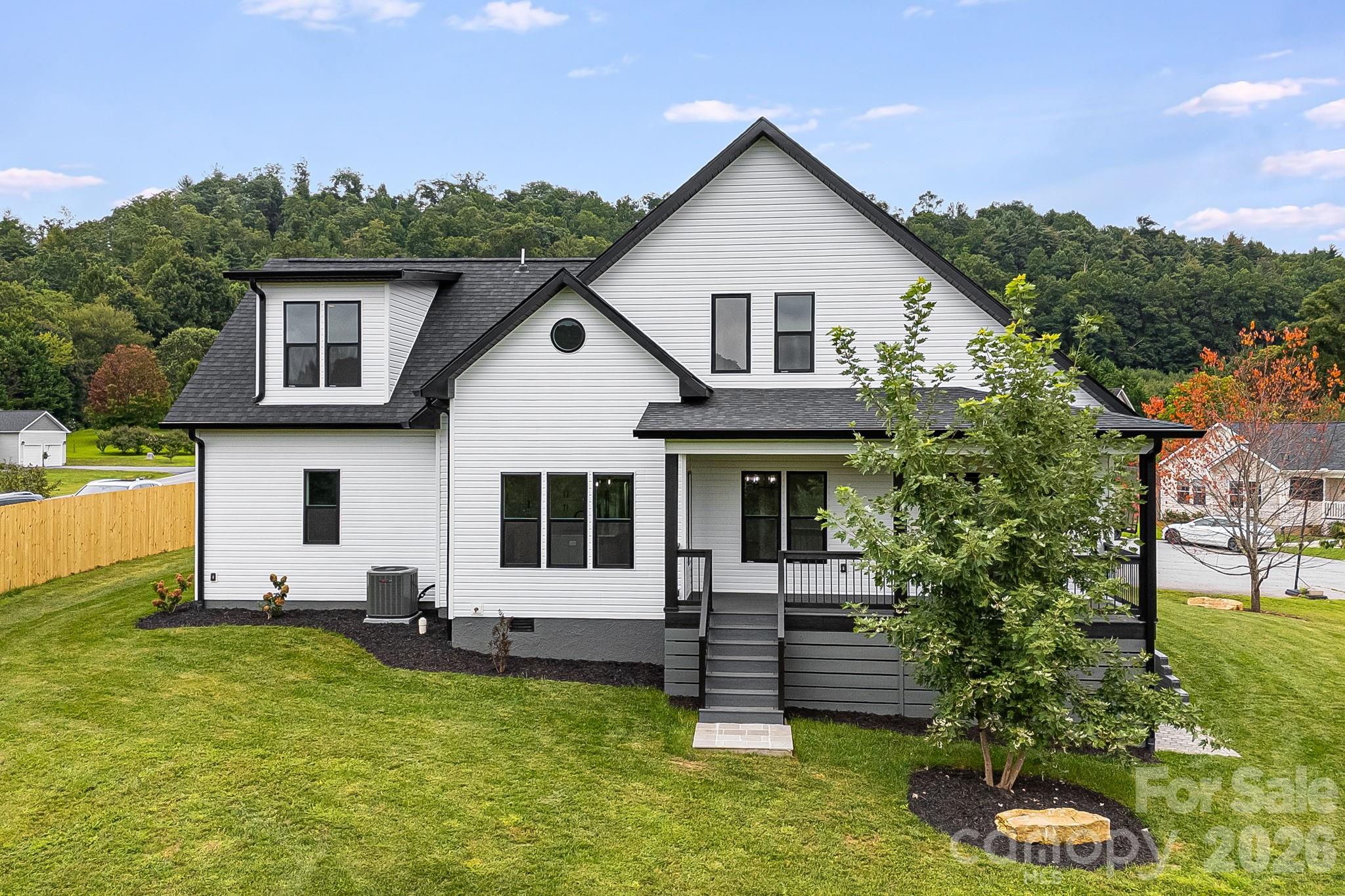 38 Red Laurel Court — Hendersonville