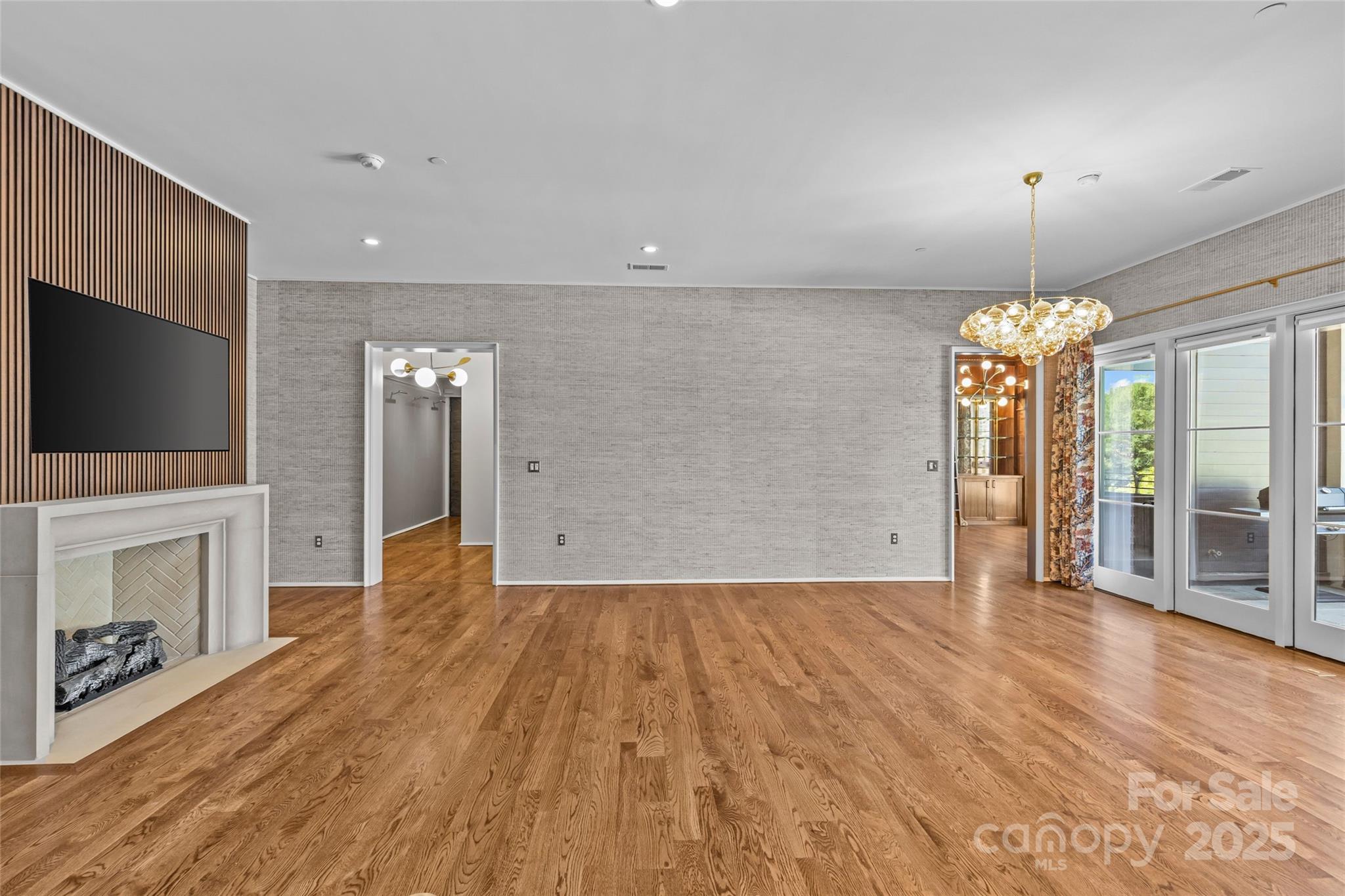 1172 Queens Road — Charlotte