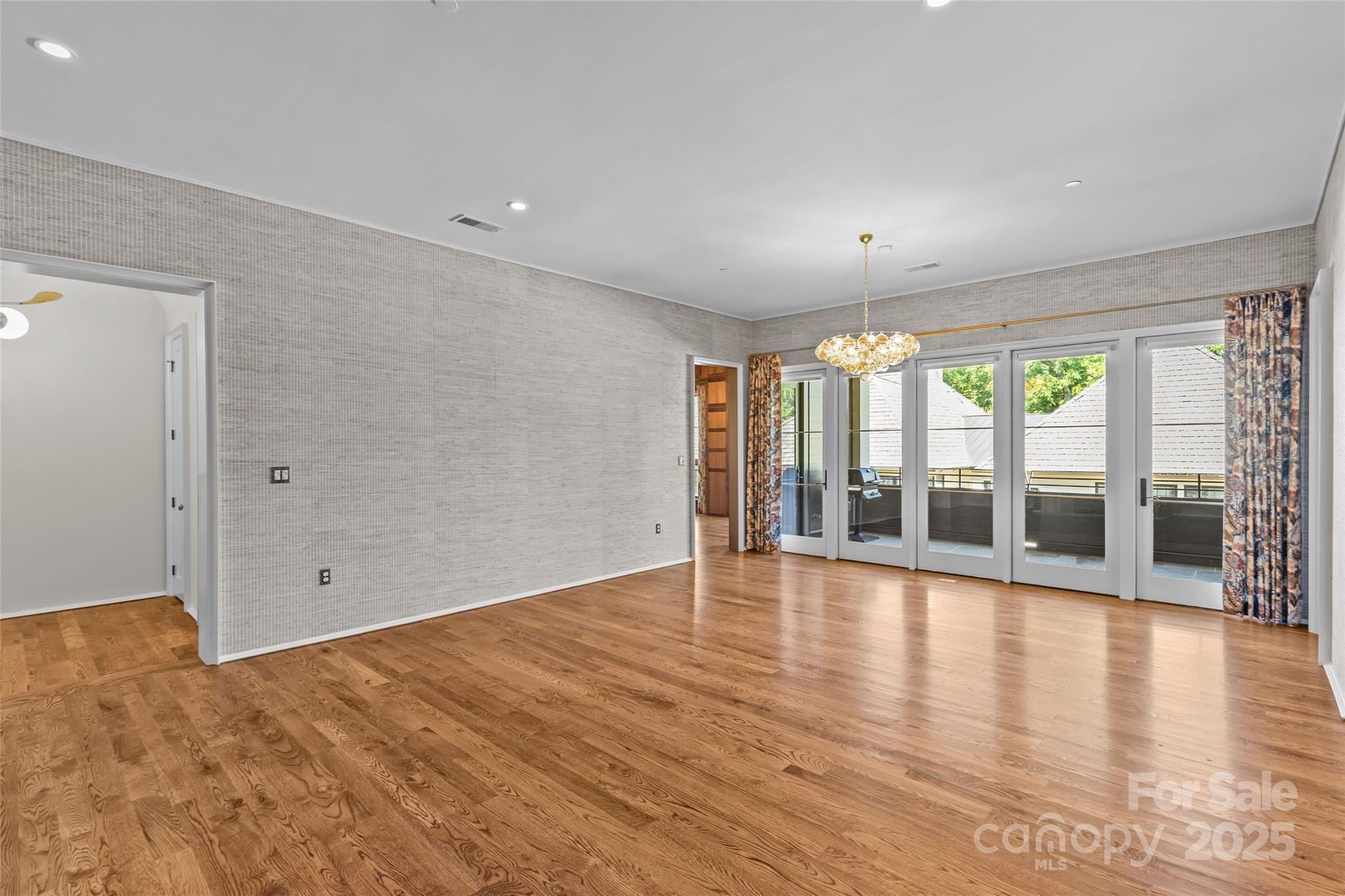 1172 Queens Road — Charlotte