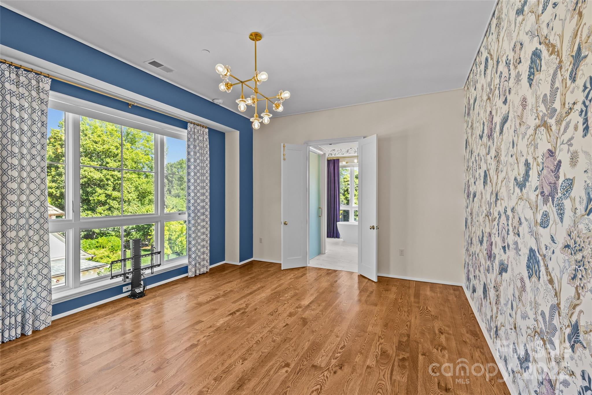 1172 Queens Road — Charlotte