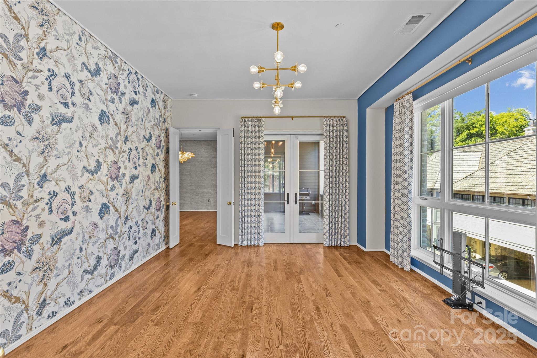 1172 Queens Road — Charlotte