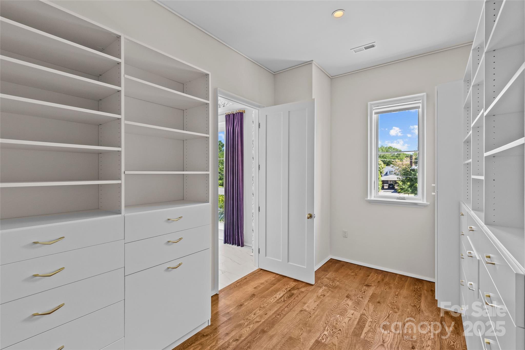 1172 Queens Road — Charlotte