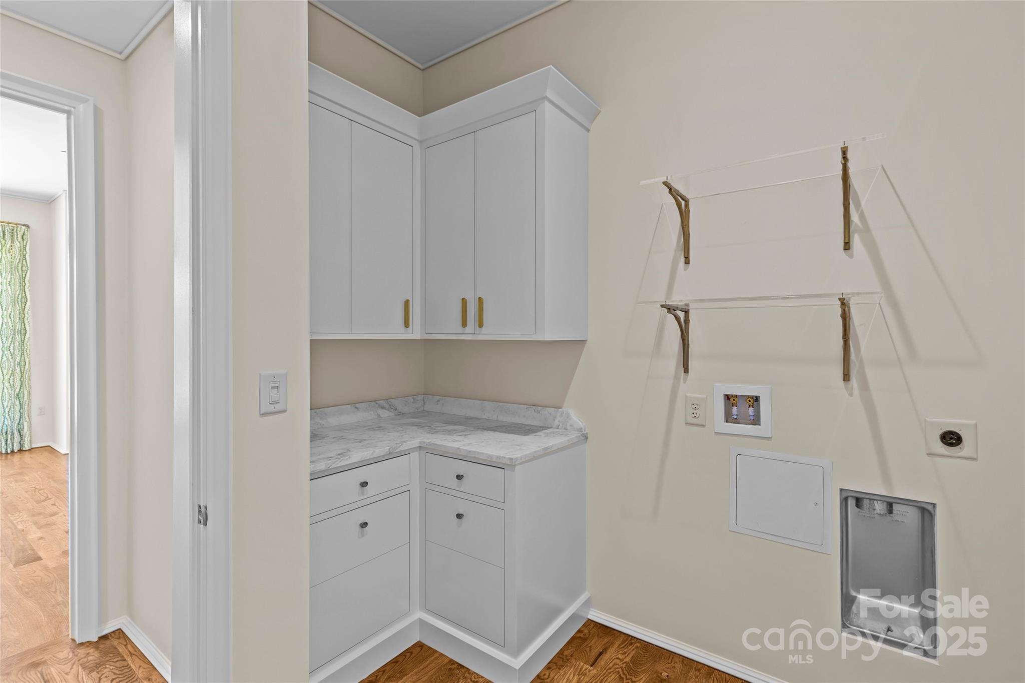 1172 Queens Road — Charlotte