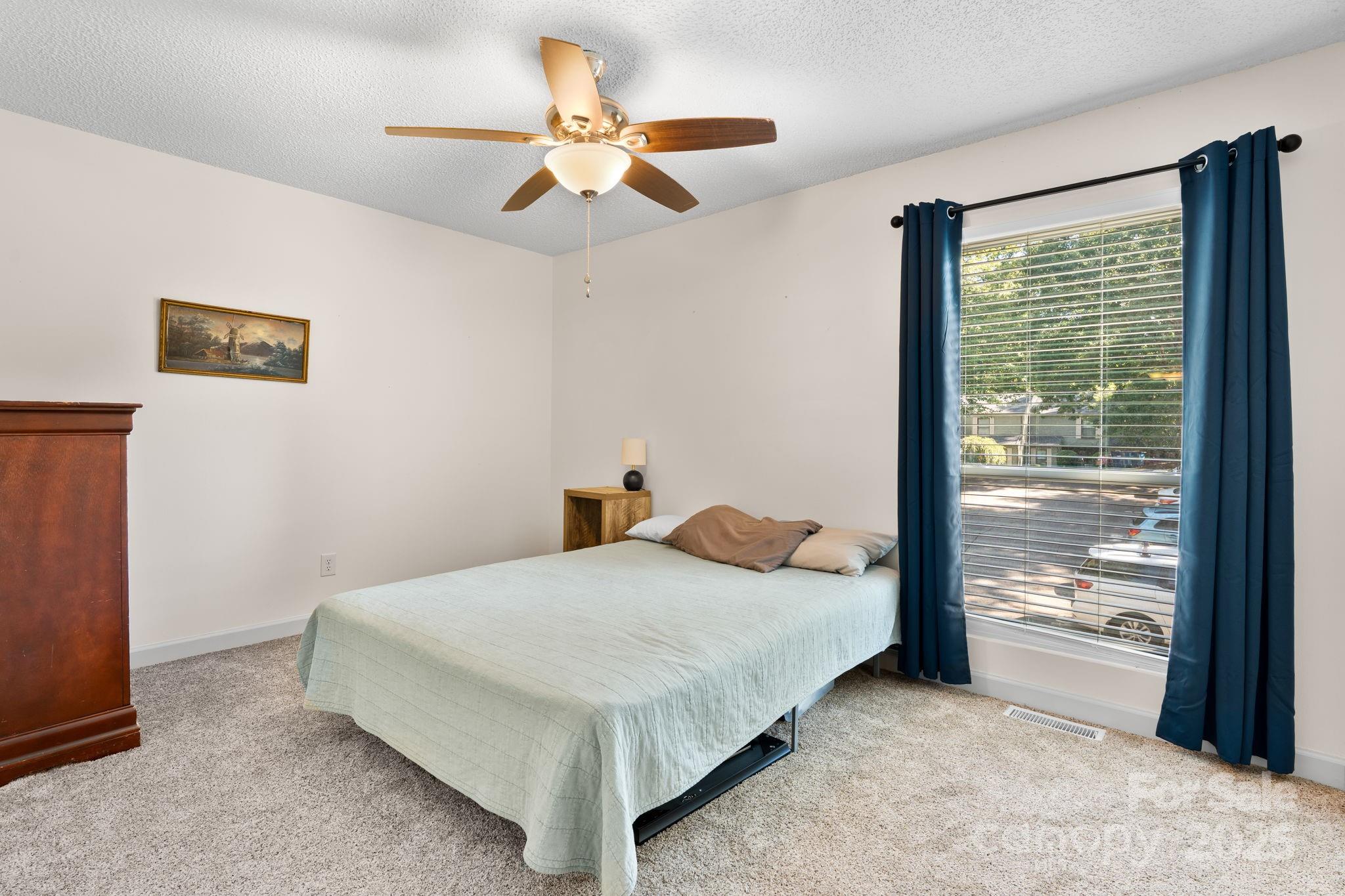 4340 N Center Street #601 — Hickory