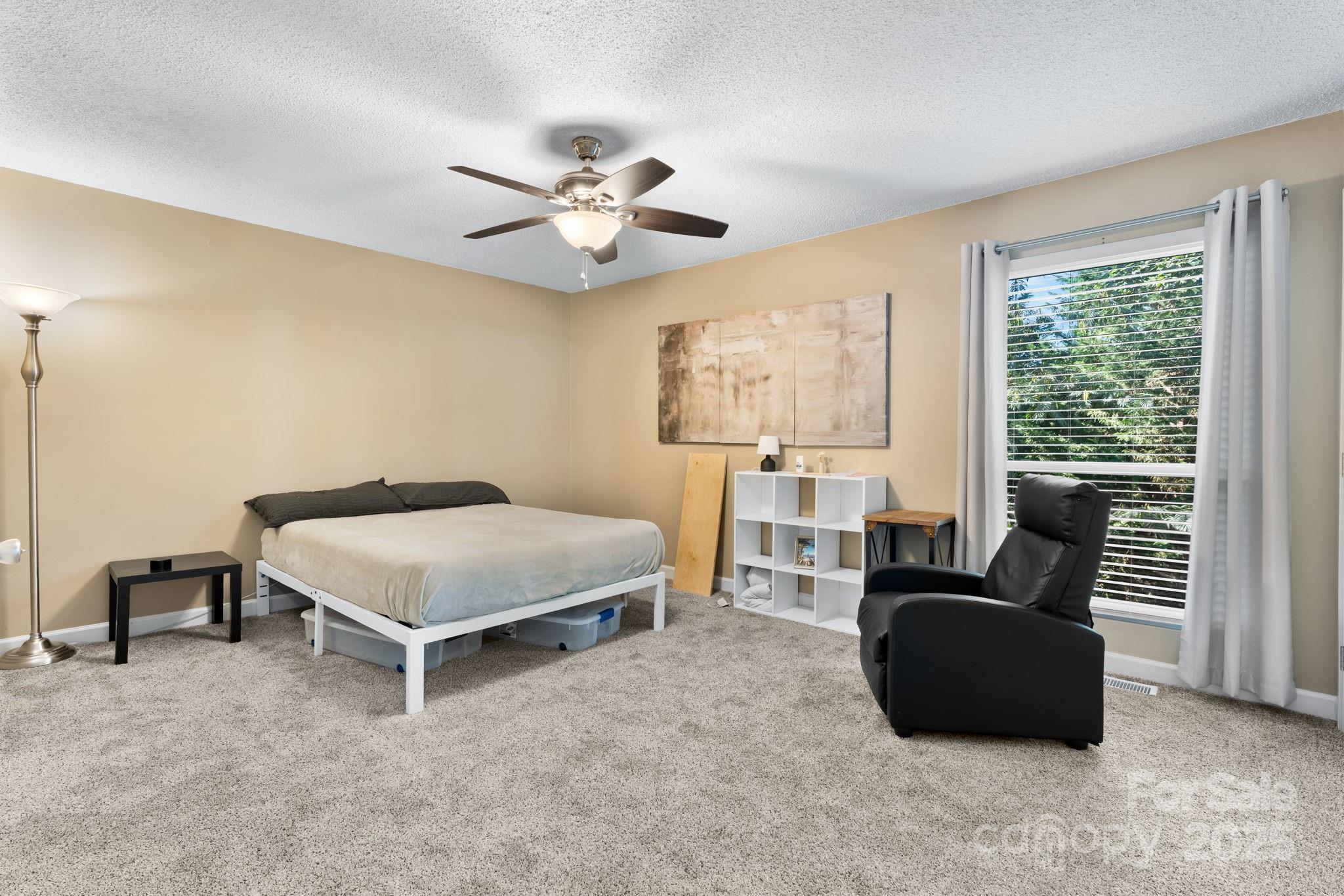 4340 N Center Street #601 — Hickory