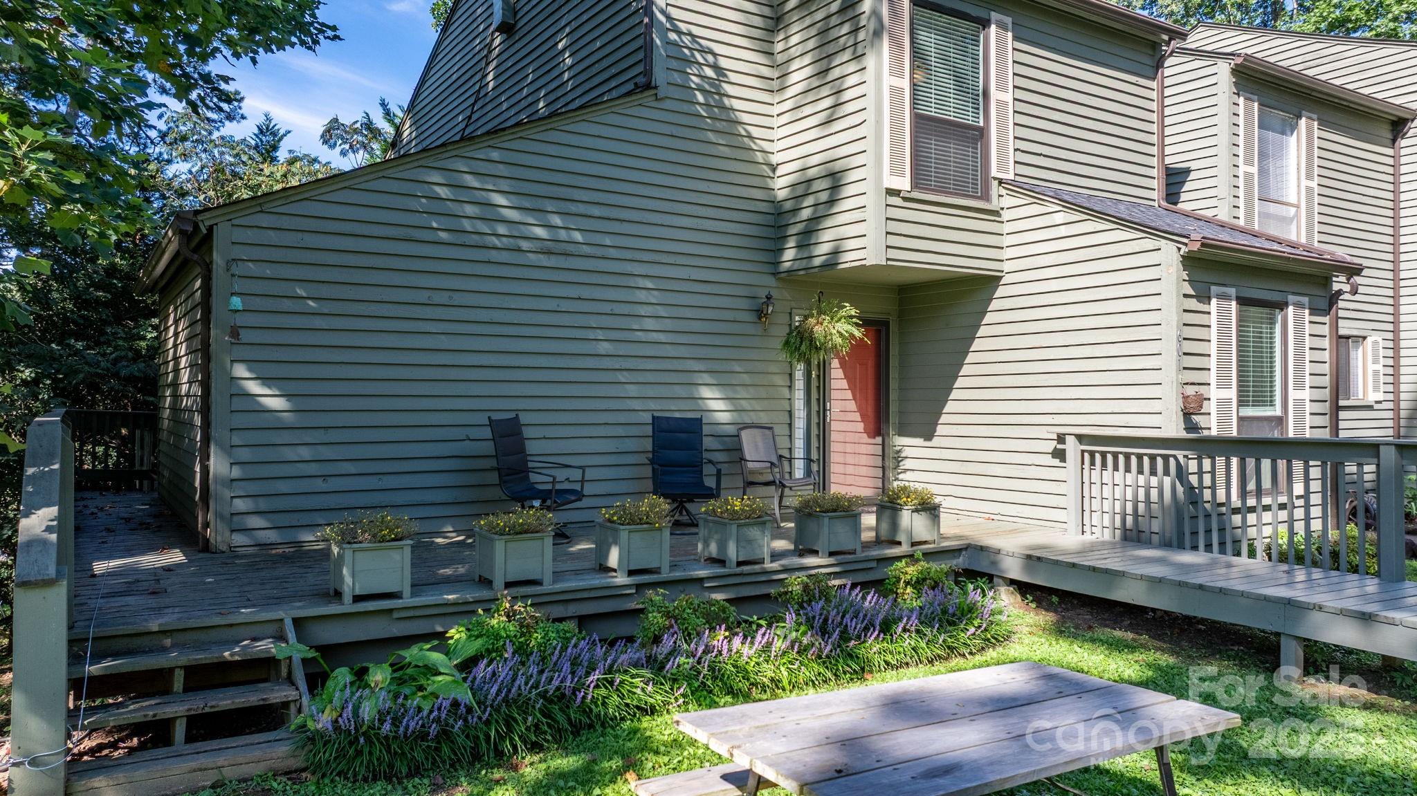 4340 N Center Street #601 — Hickory