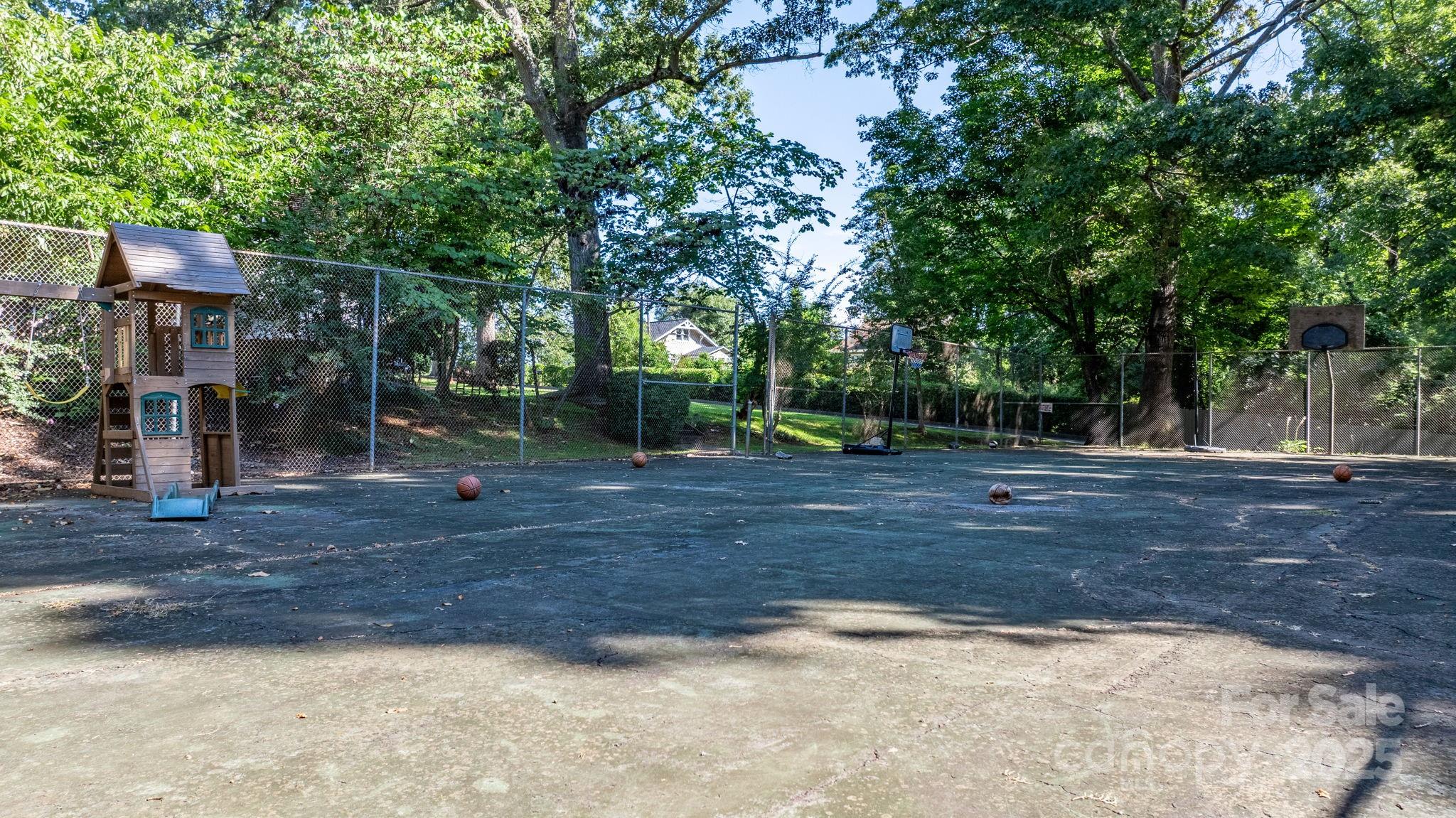 4340 N Center Street #601 — Hickory