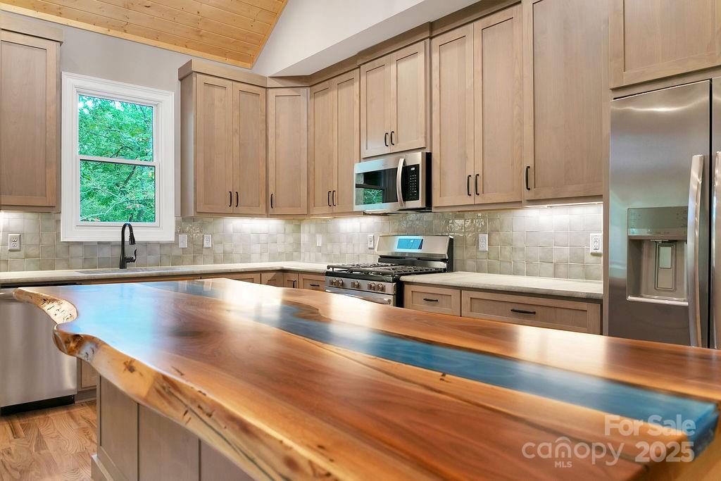 86 Isuhdavga Court — Brevard