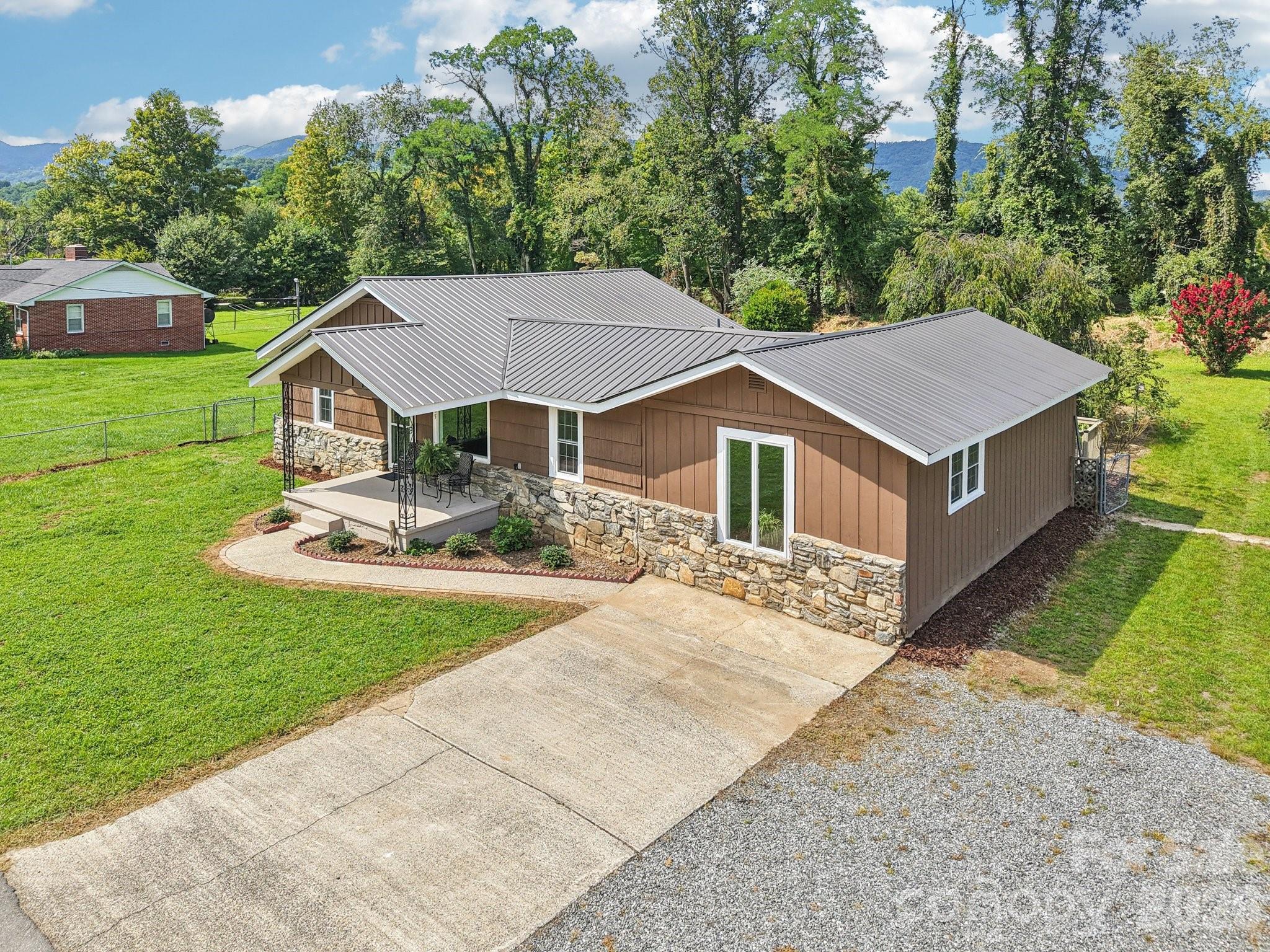 55 Polk Street — Waynesville