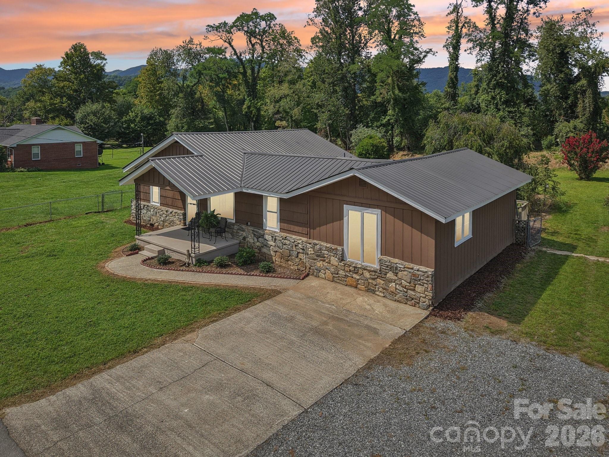 55 Polk Street — Waynesville