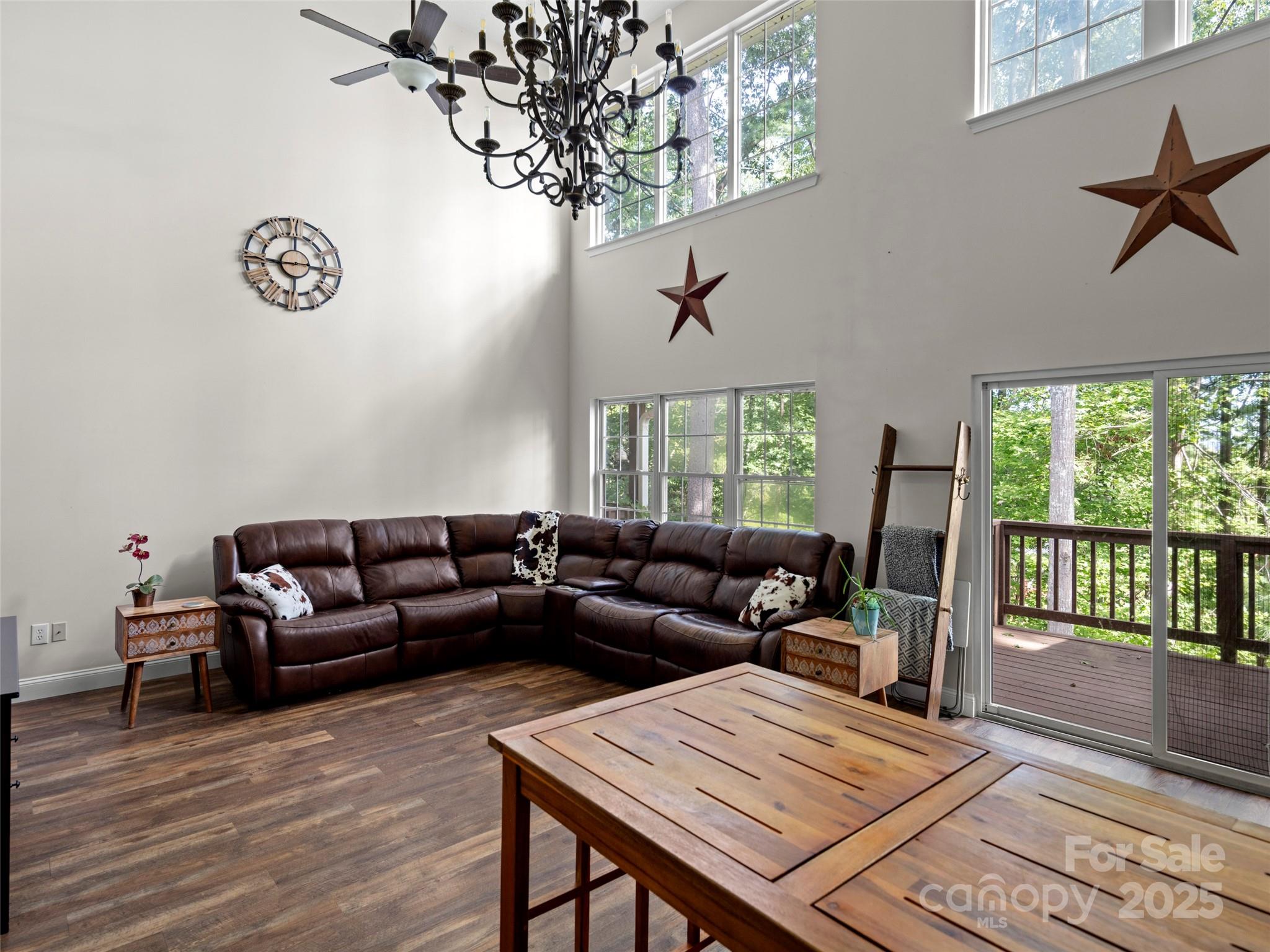 105 Farm Lane — Mills River