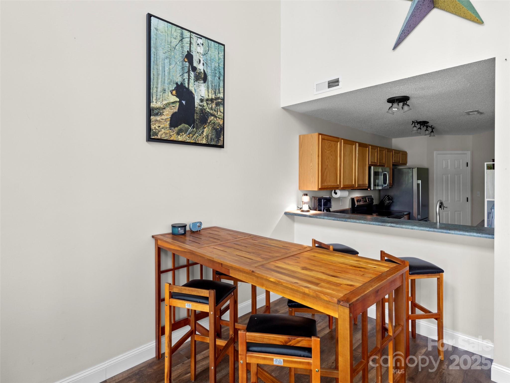 105 Farm Lane — Mills River