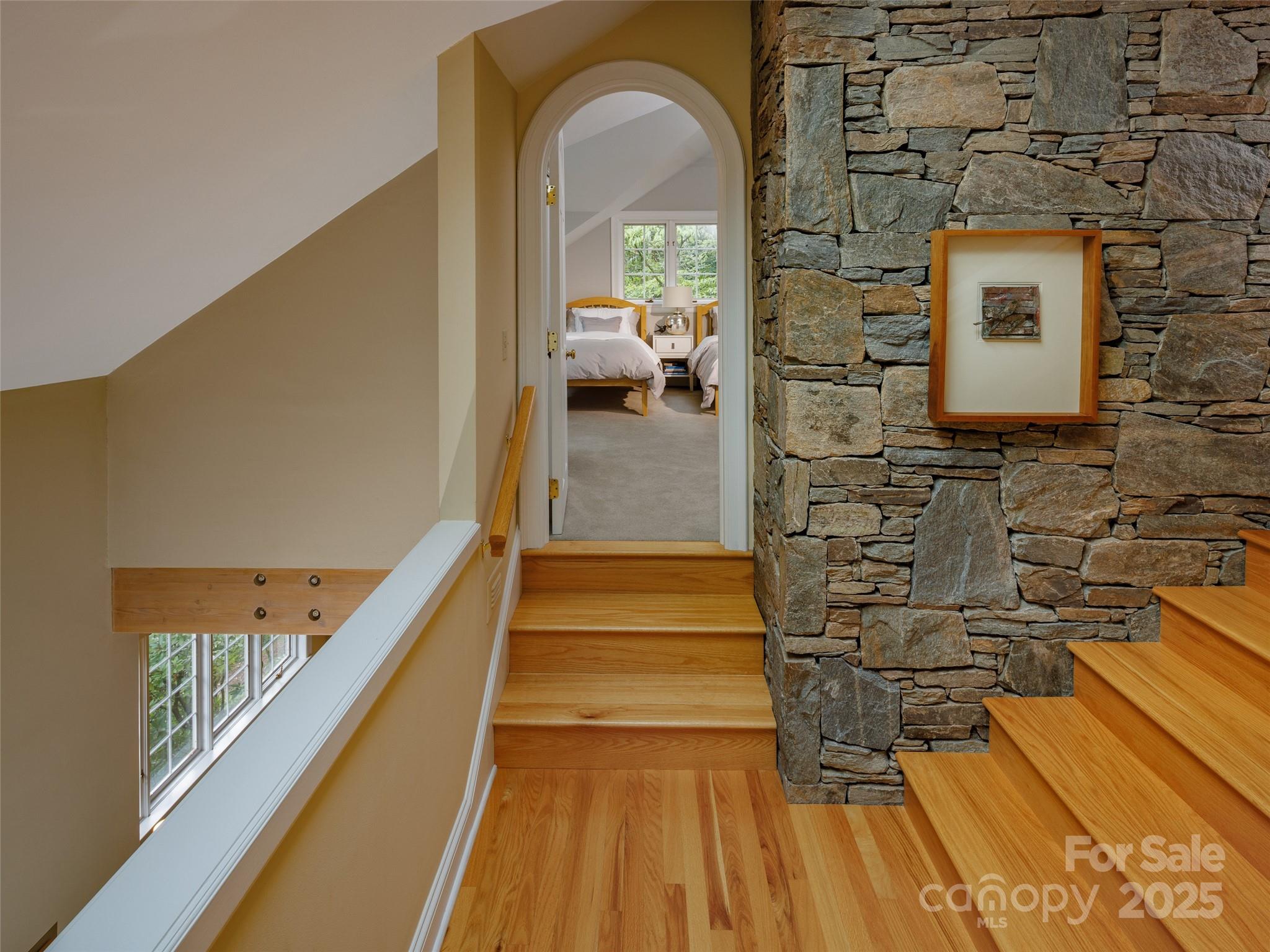 52 Robinhood Road — Asheville
