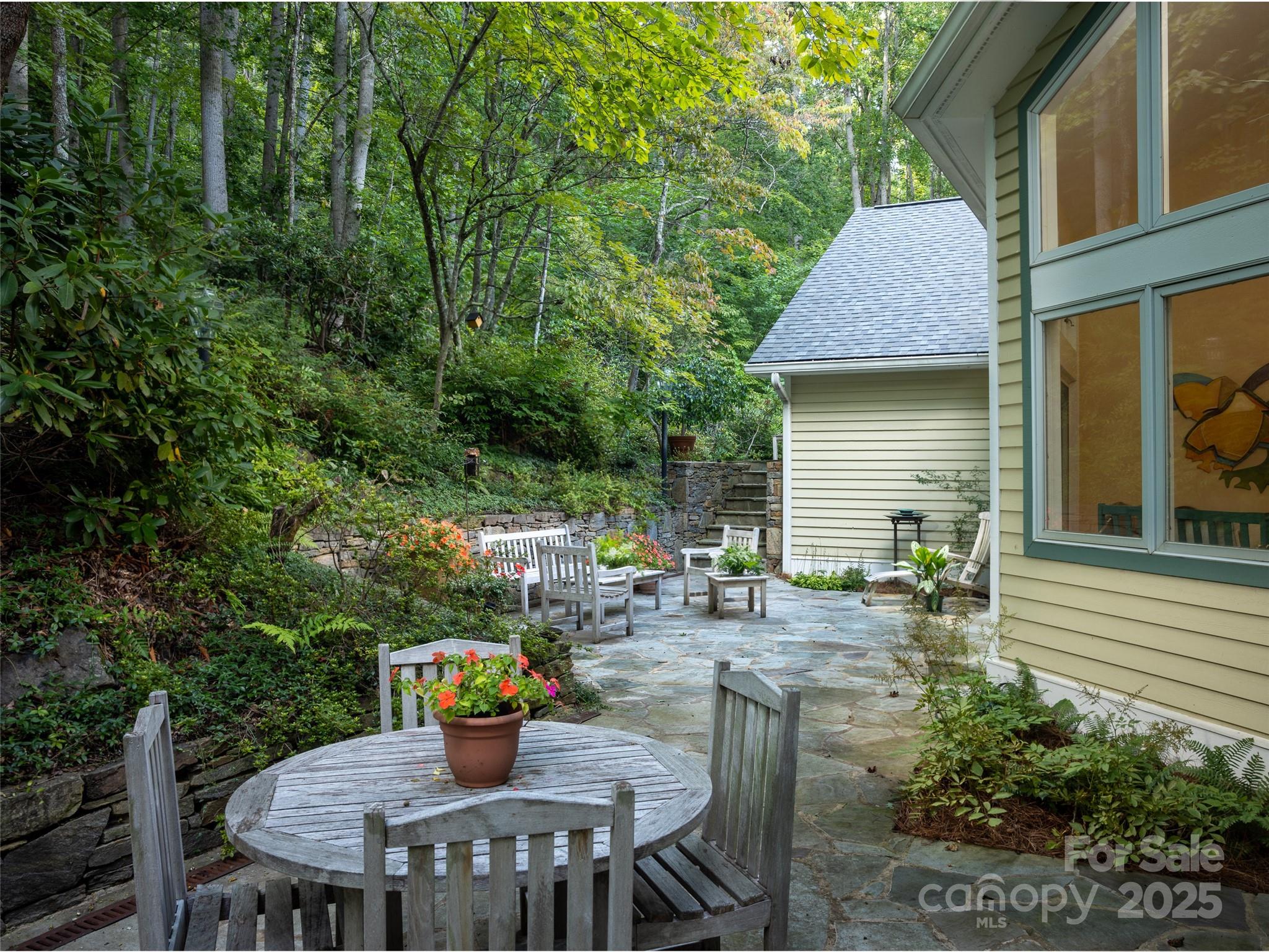 52 Robinhood Road — Asheville