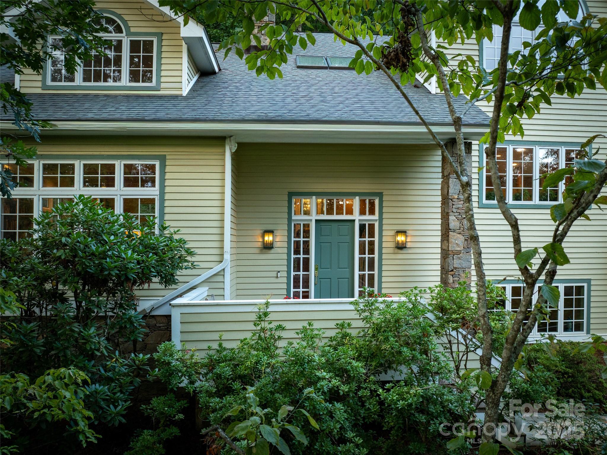 52 Robinhood Road — Asheville