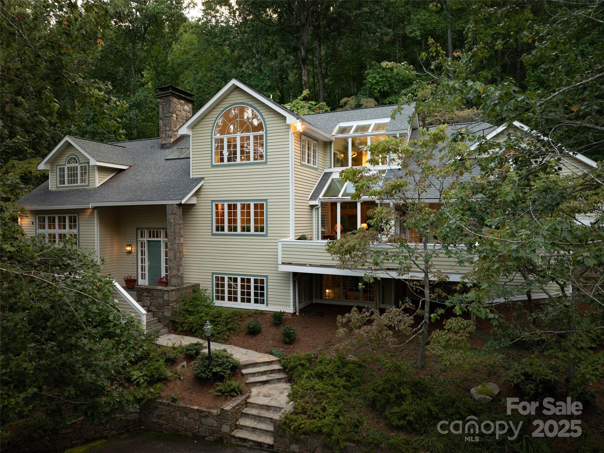 52 Robinhood Road — Asheville