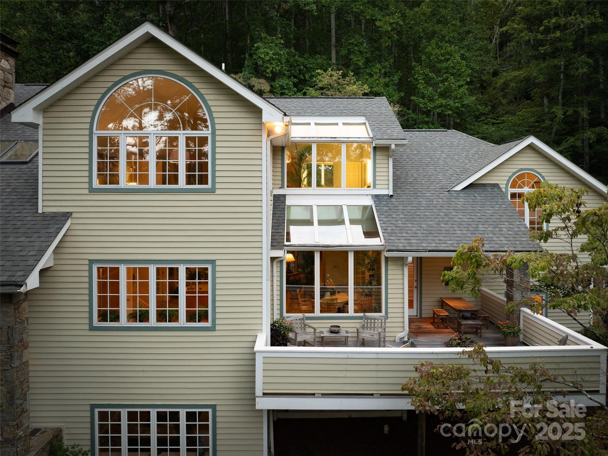 52 Robinhood Road — Asheville