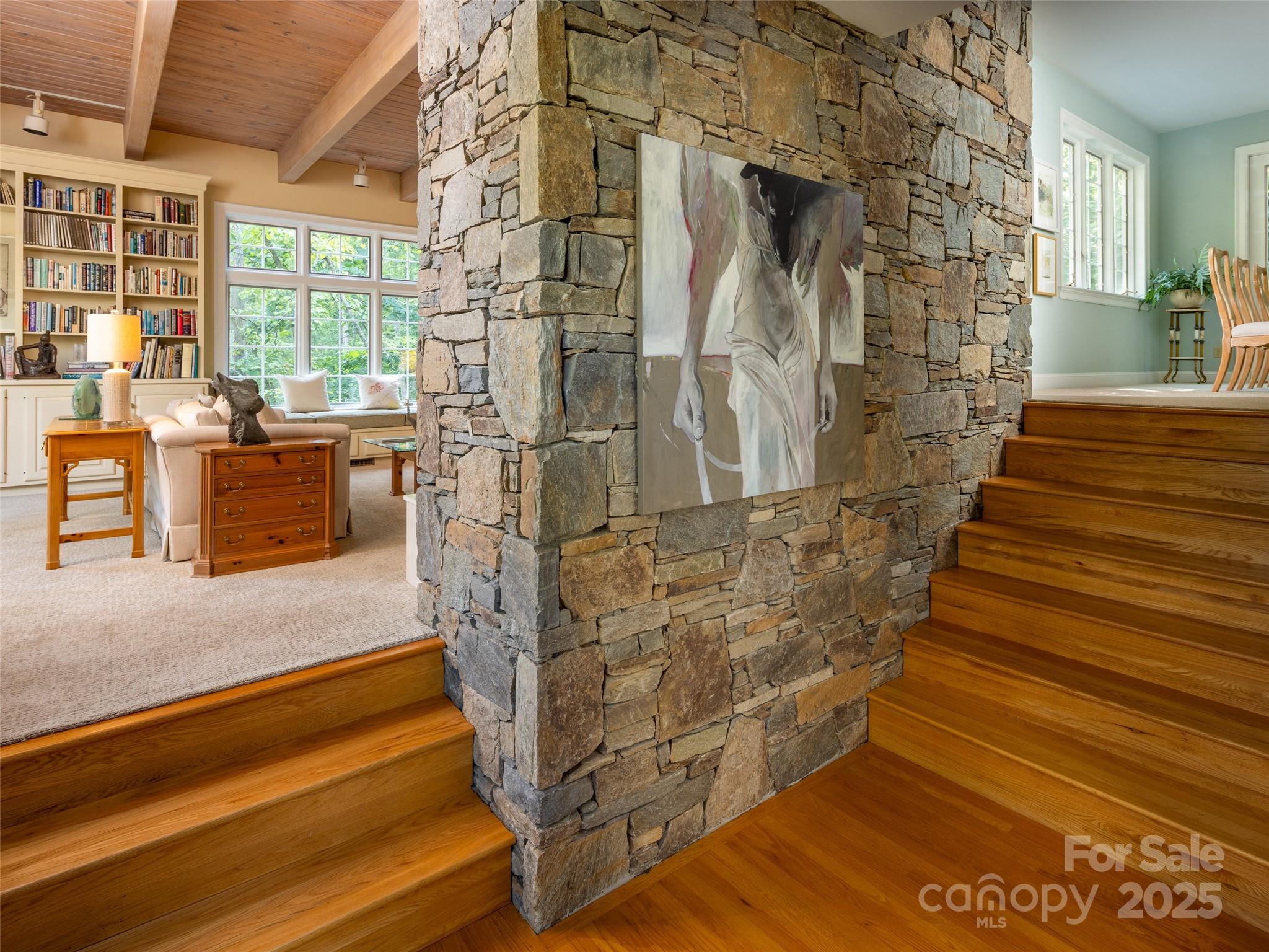 52 Robinhood Road — Asheville