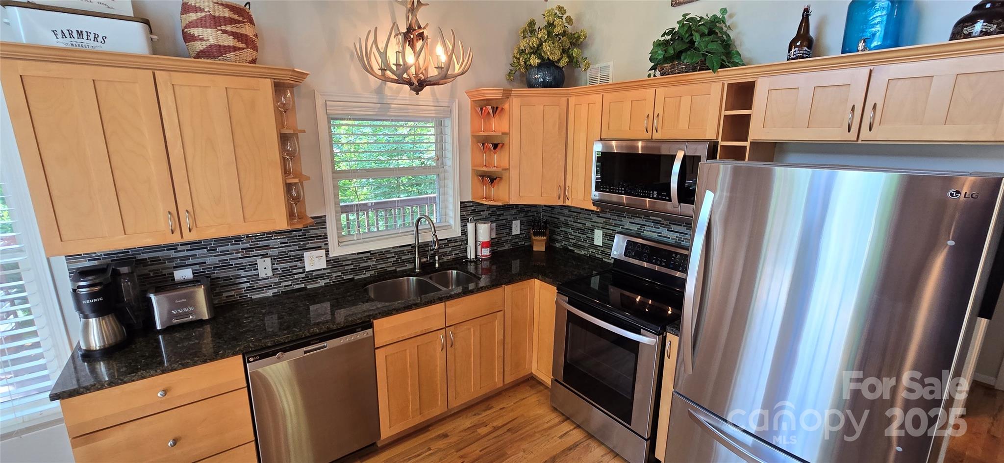 607 Rocky Top Trail — Barnardsville
