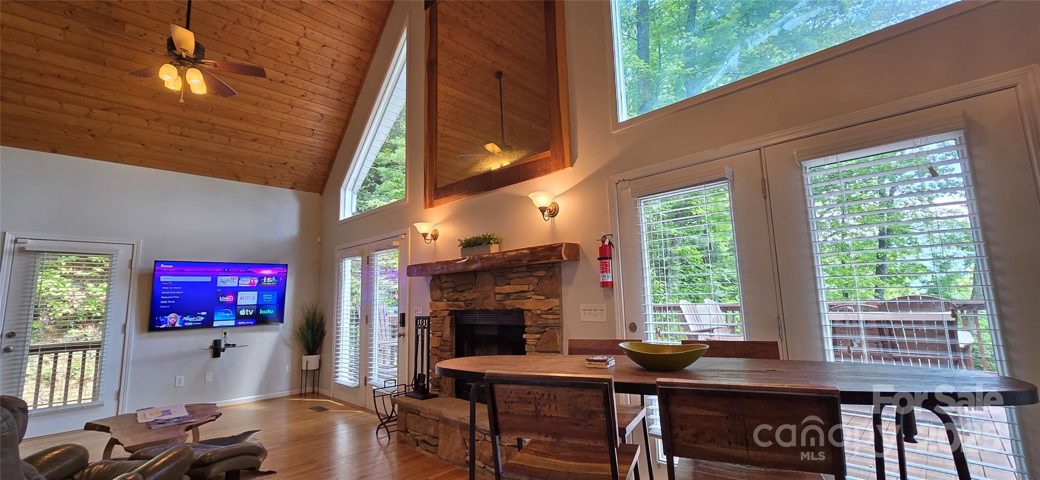 607 Rocky Top Trail — Barnardsville