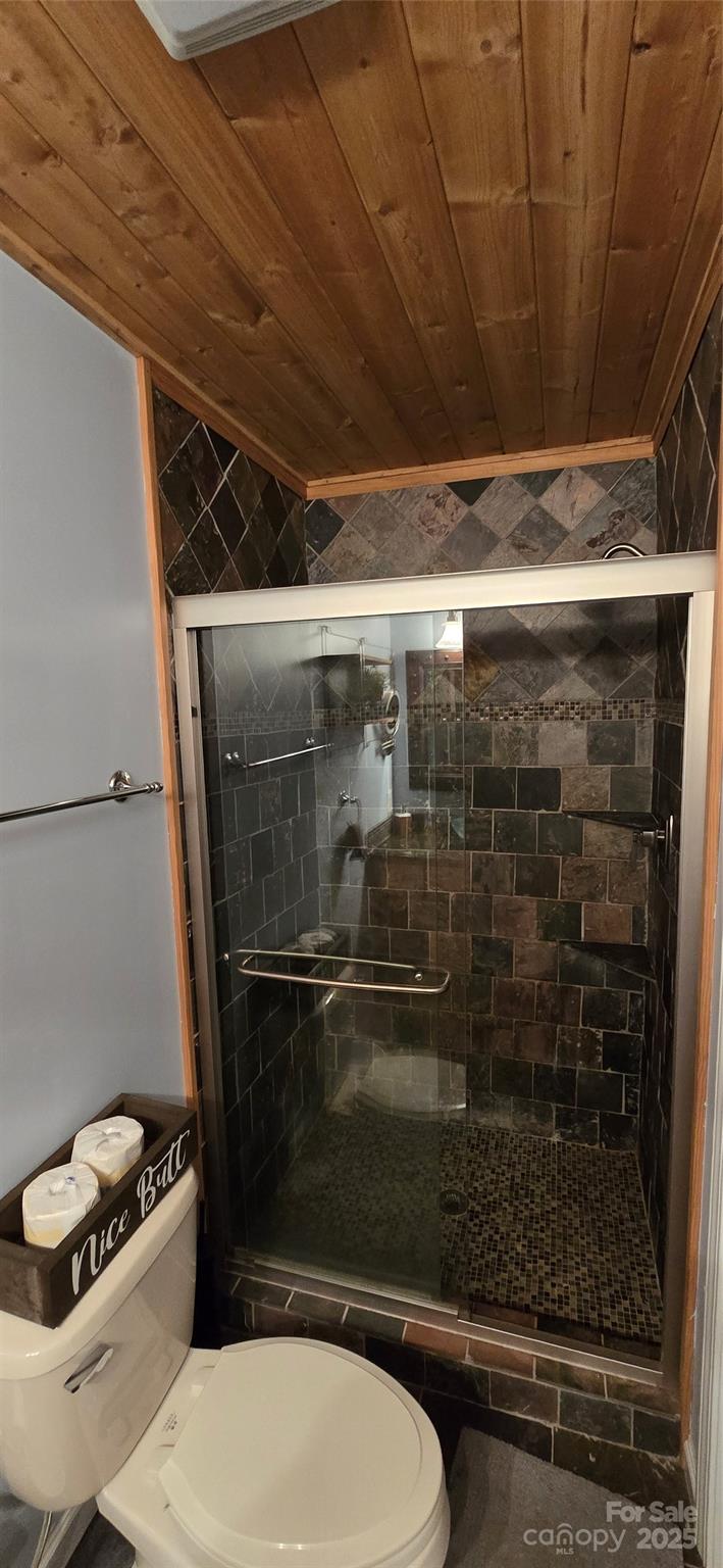 607 Rocky Top Trail — Barnardsville