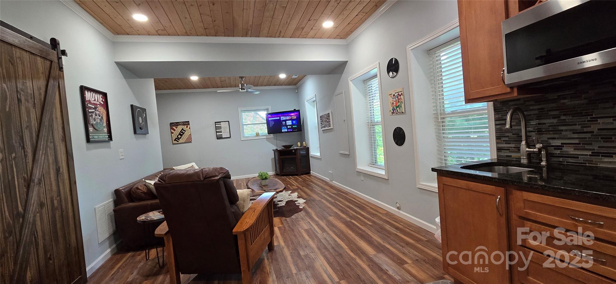 607 Rocky Top Trail — Barnardsville