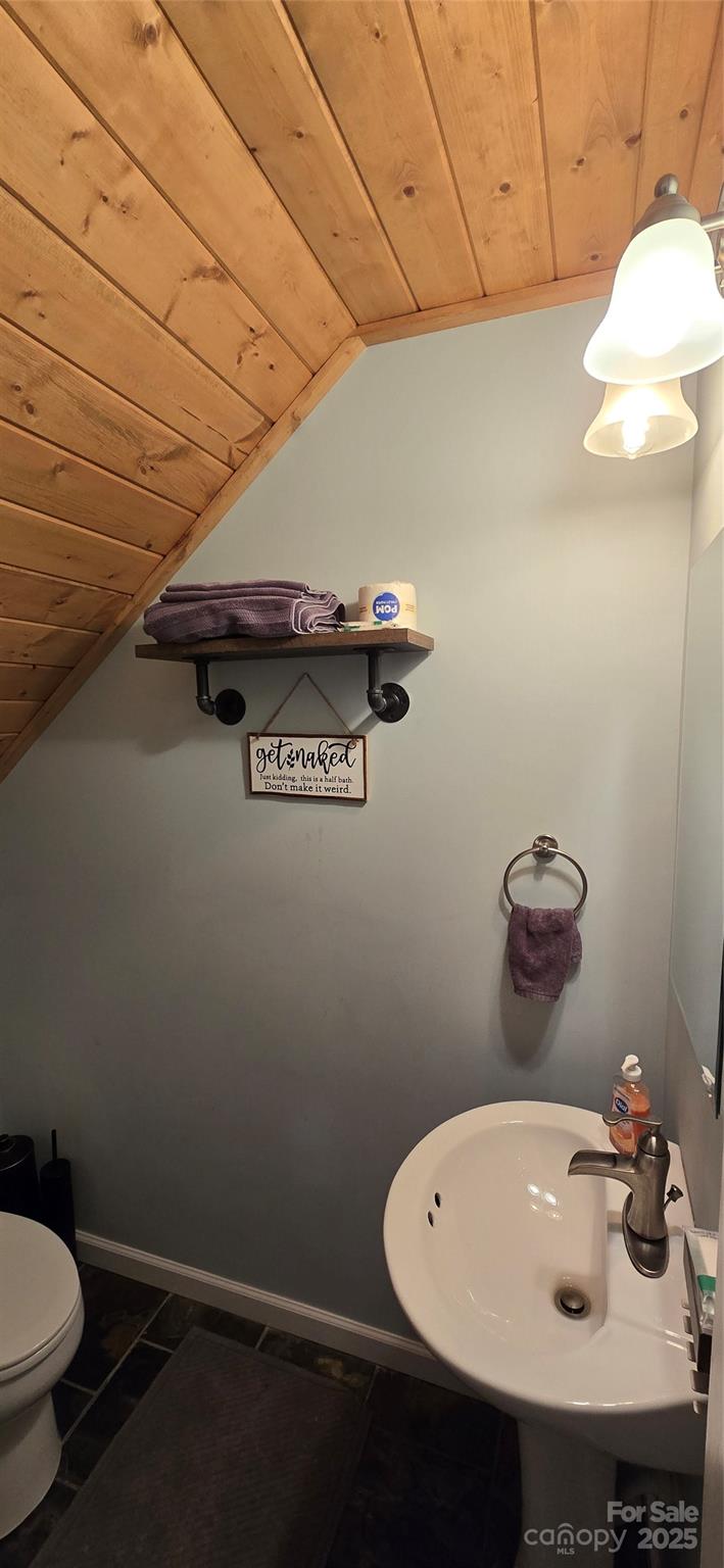 607 Rocky Top Trail — Barnardsville