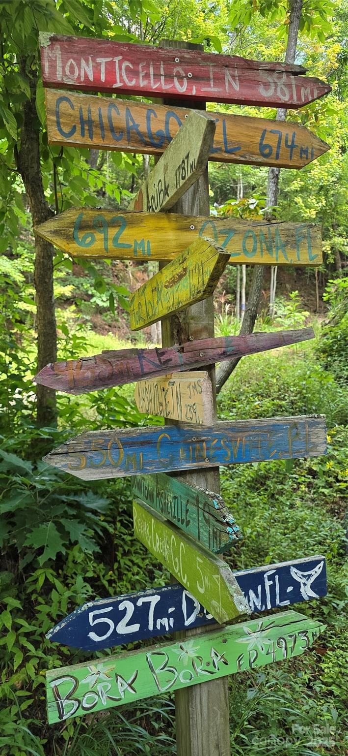 607 Rocky Top Trail — Barnardsville