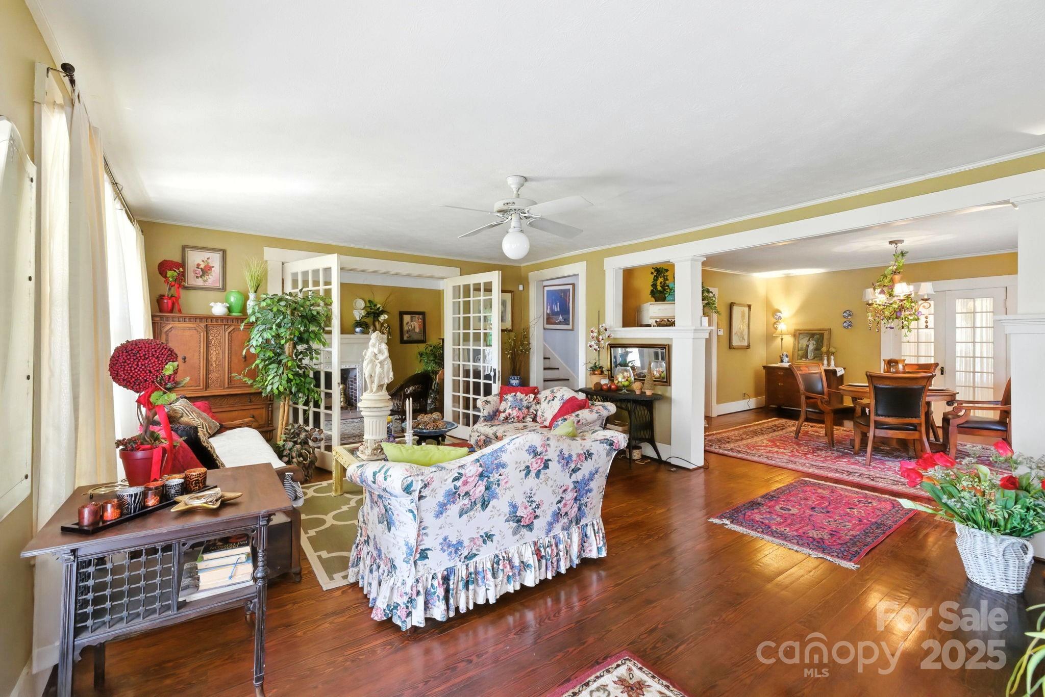 317 Courtland Boulevard — Hendersonville