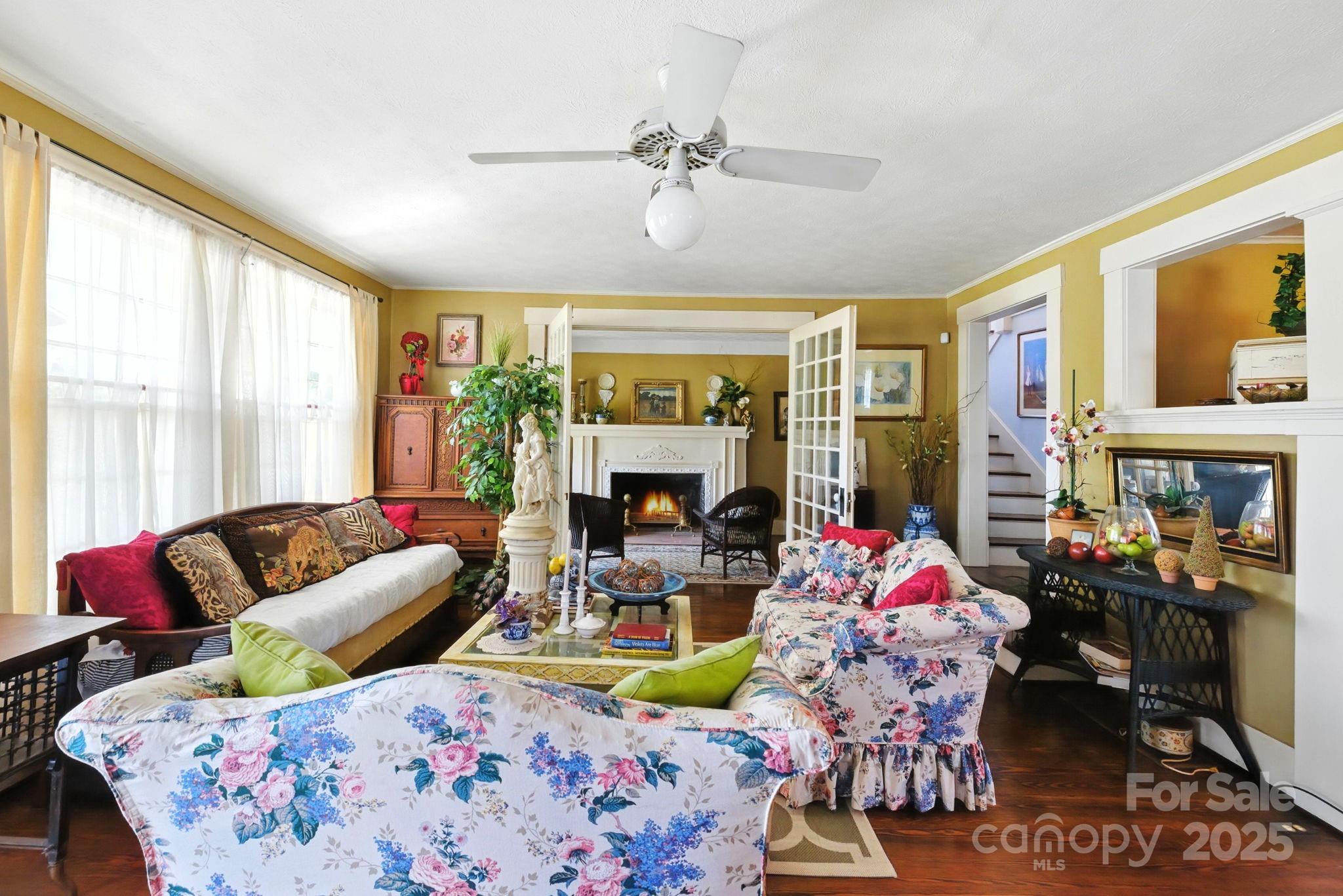 317 Courtland Boulevard — Hendersonville