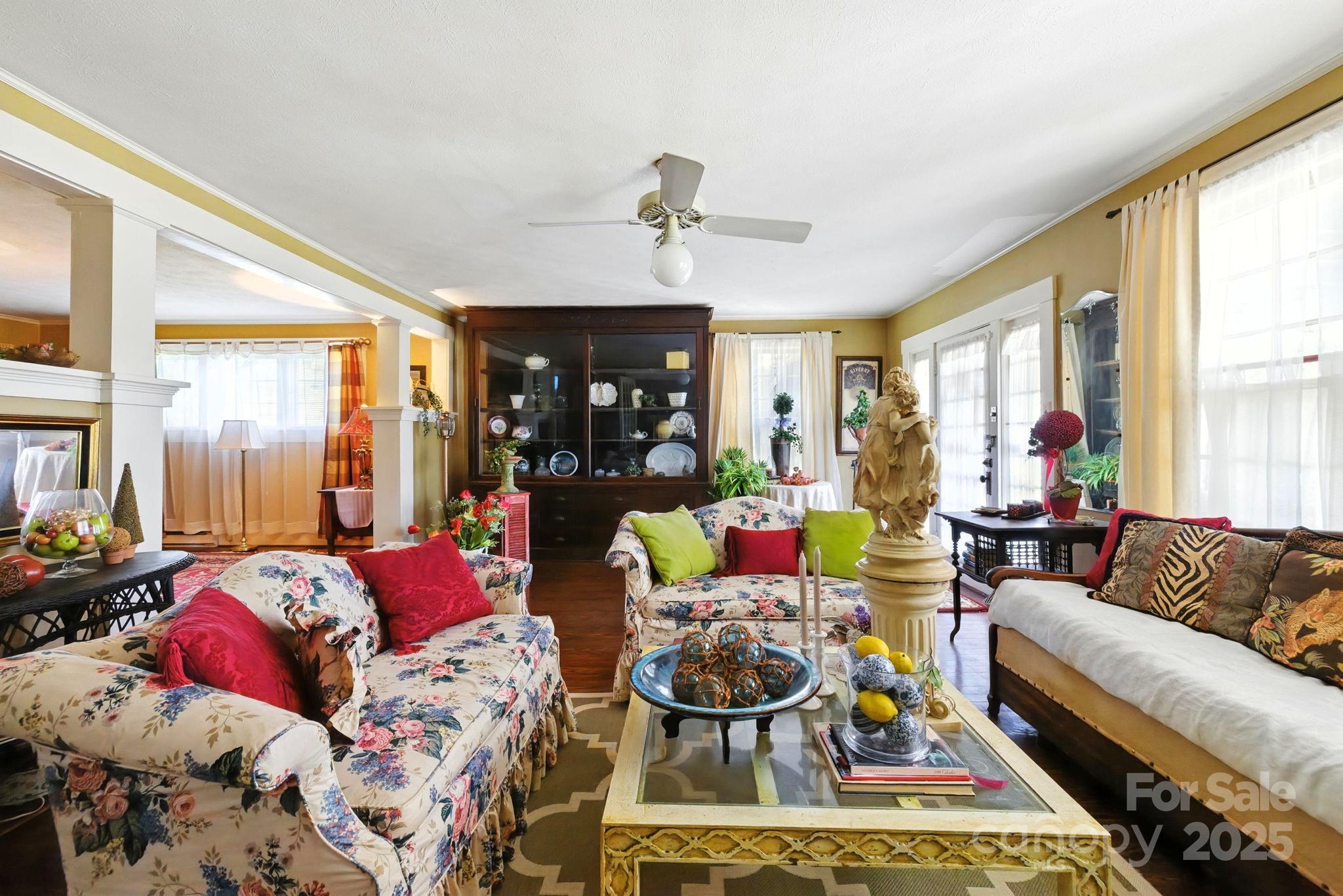 317 Courtland Boulevard — Hendersonville
