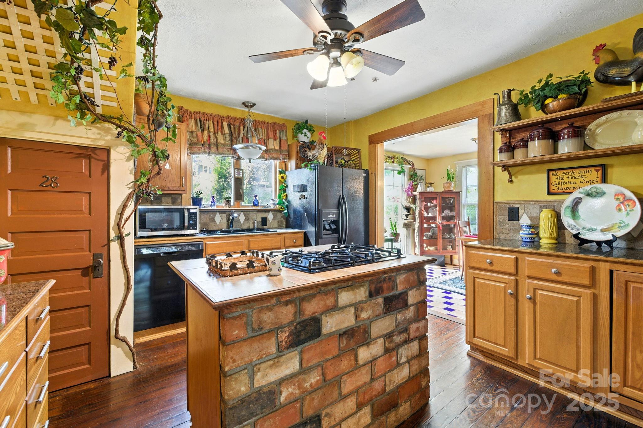 317 Courtland Boulevard — Hendersonville
