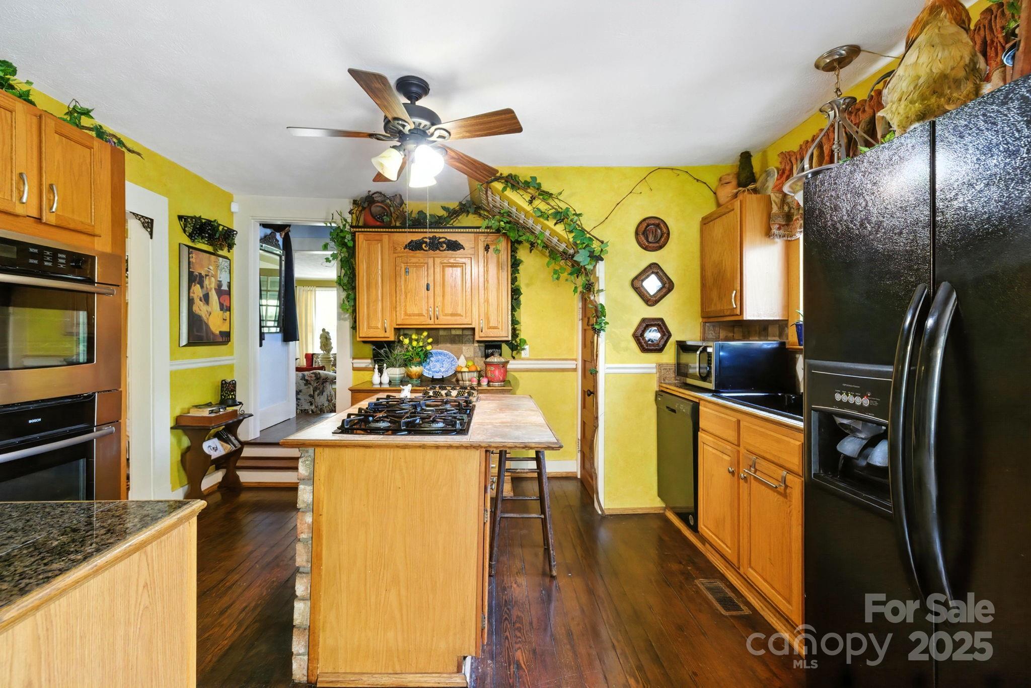 317 Courtland Boulevard — Hendersonville