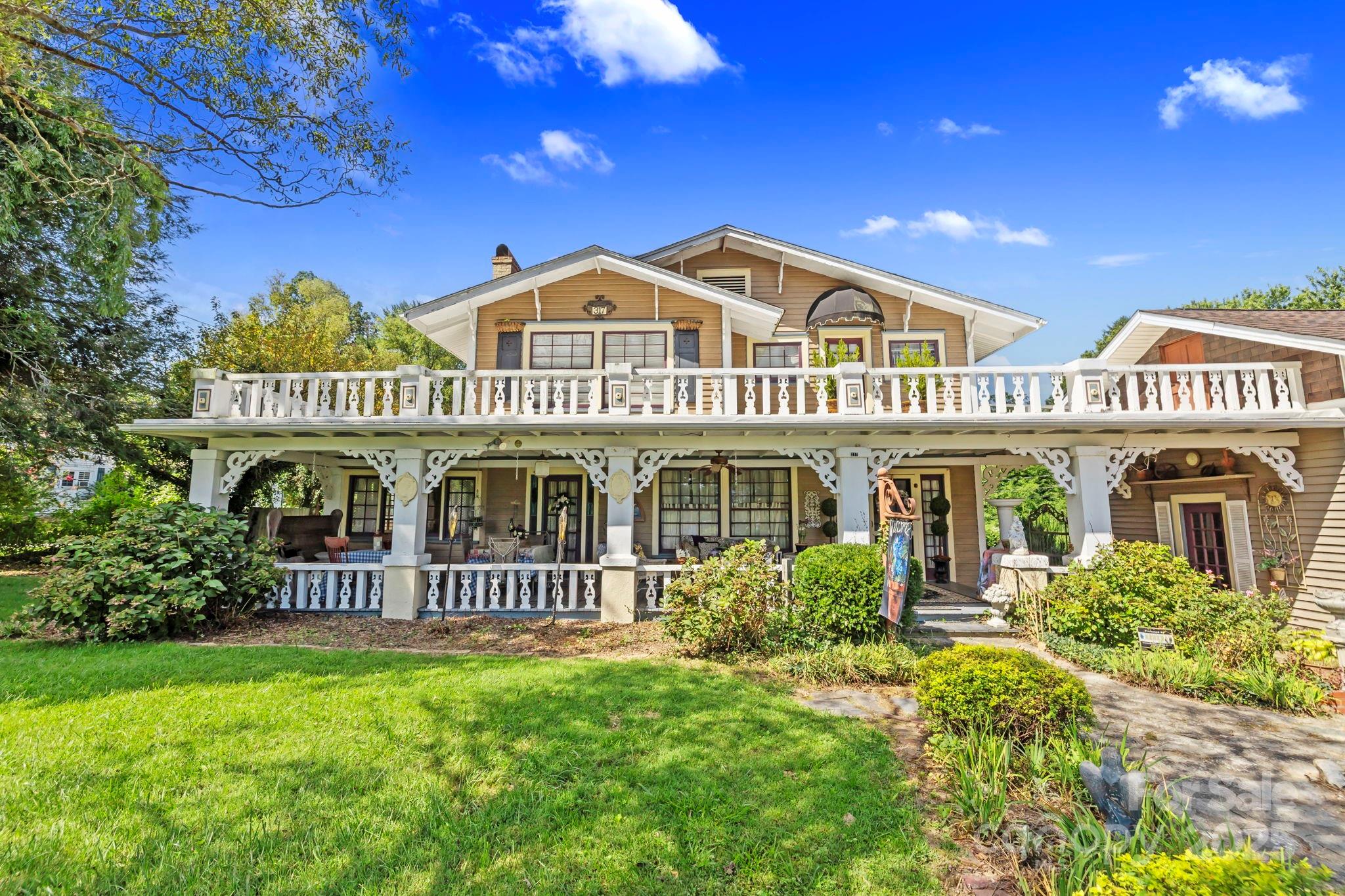 317 Courtland Boulevard — Hendersonville