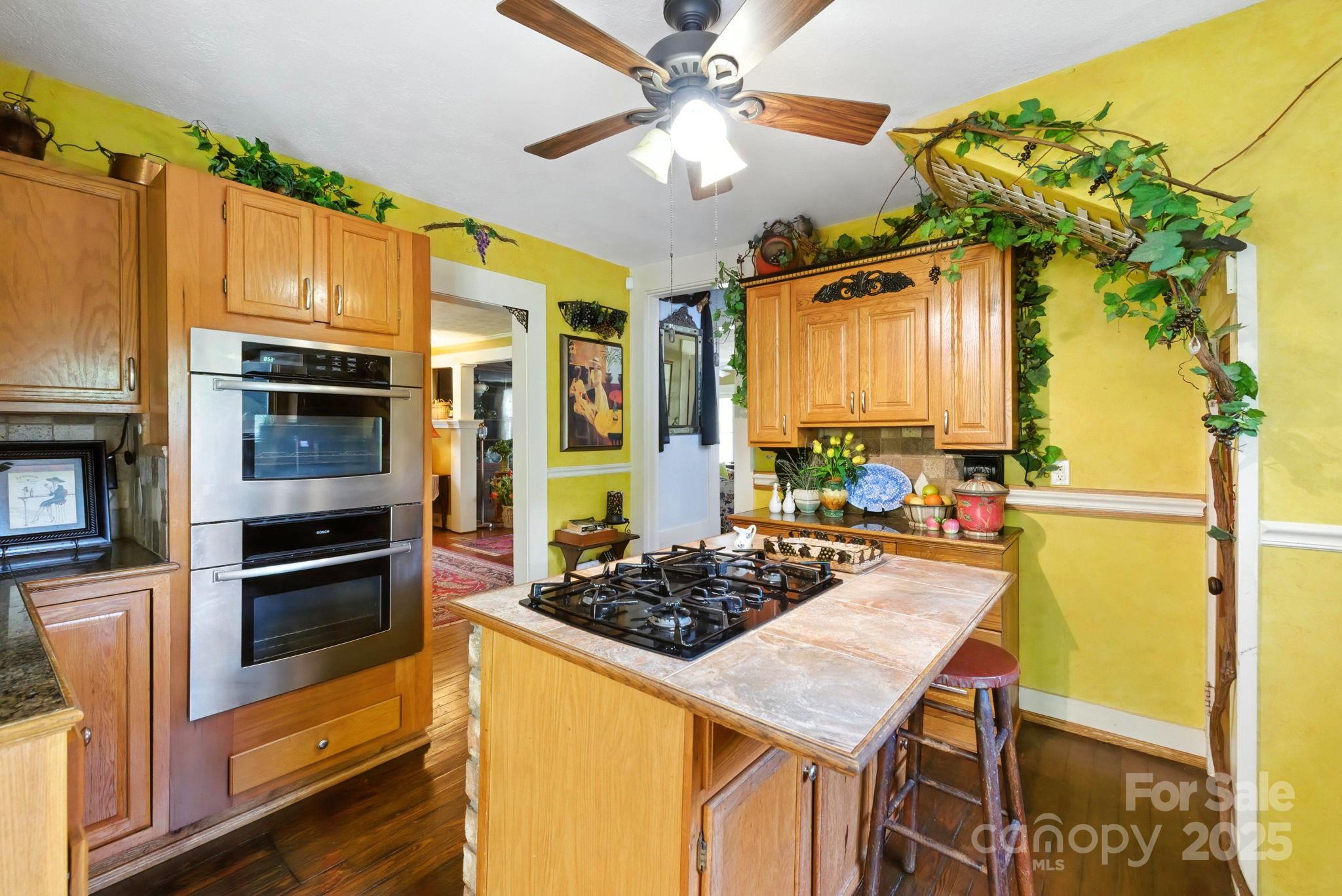 317 Courtland Boulevard — Hendersonville