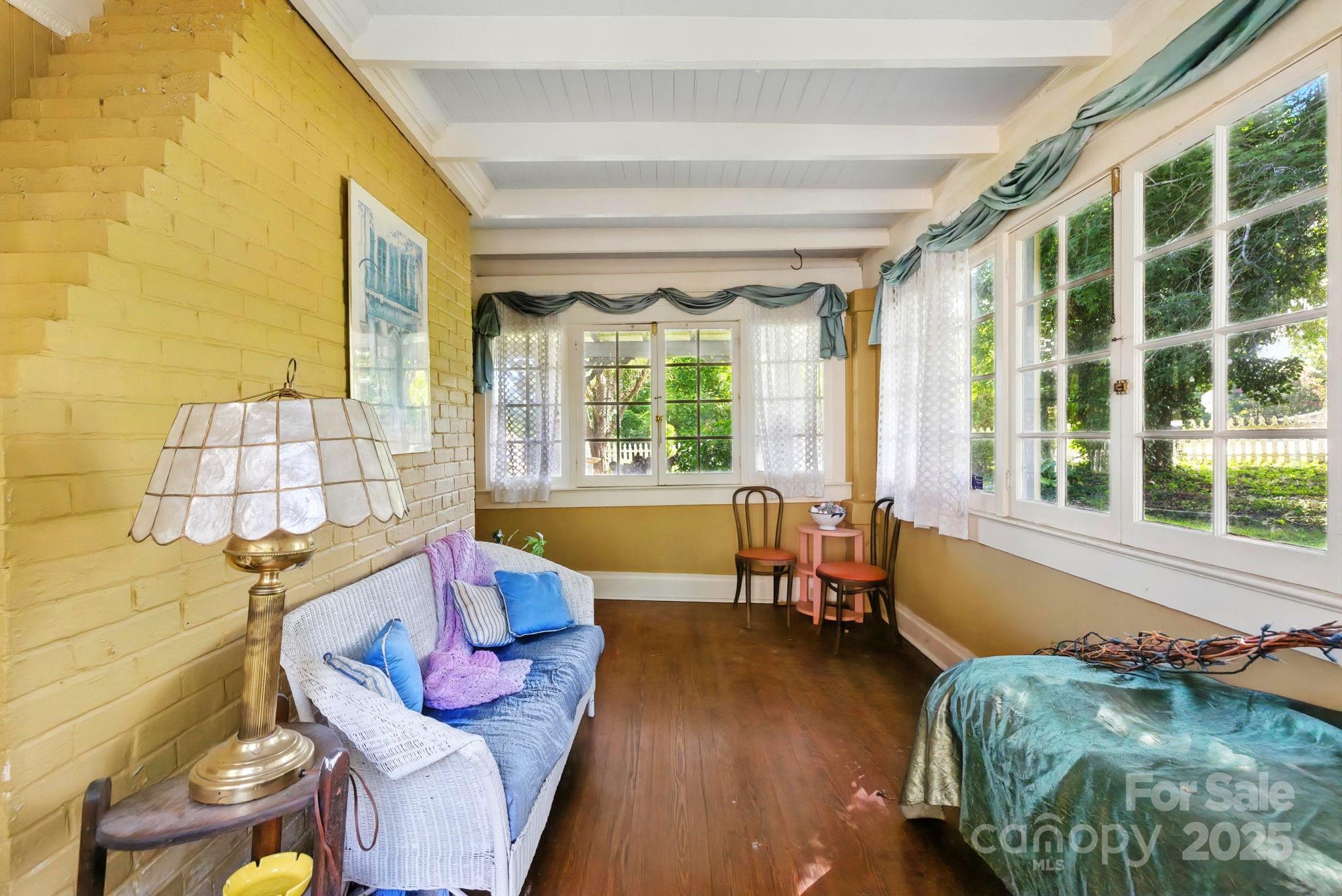 317 Courtland Boulevard — Hendersonville