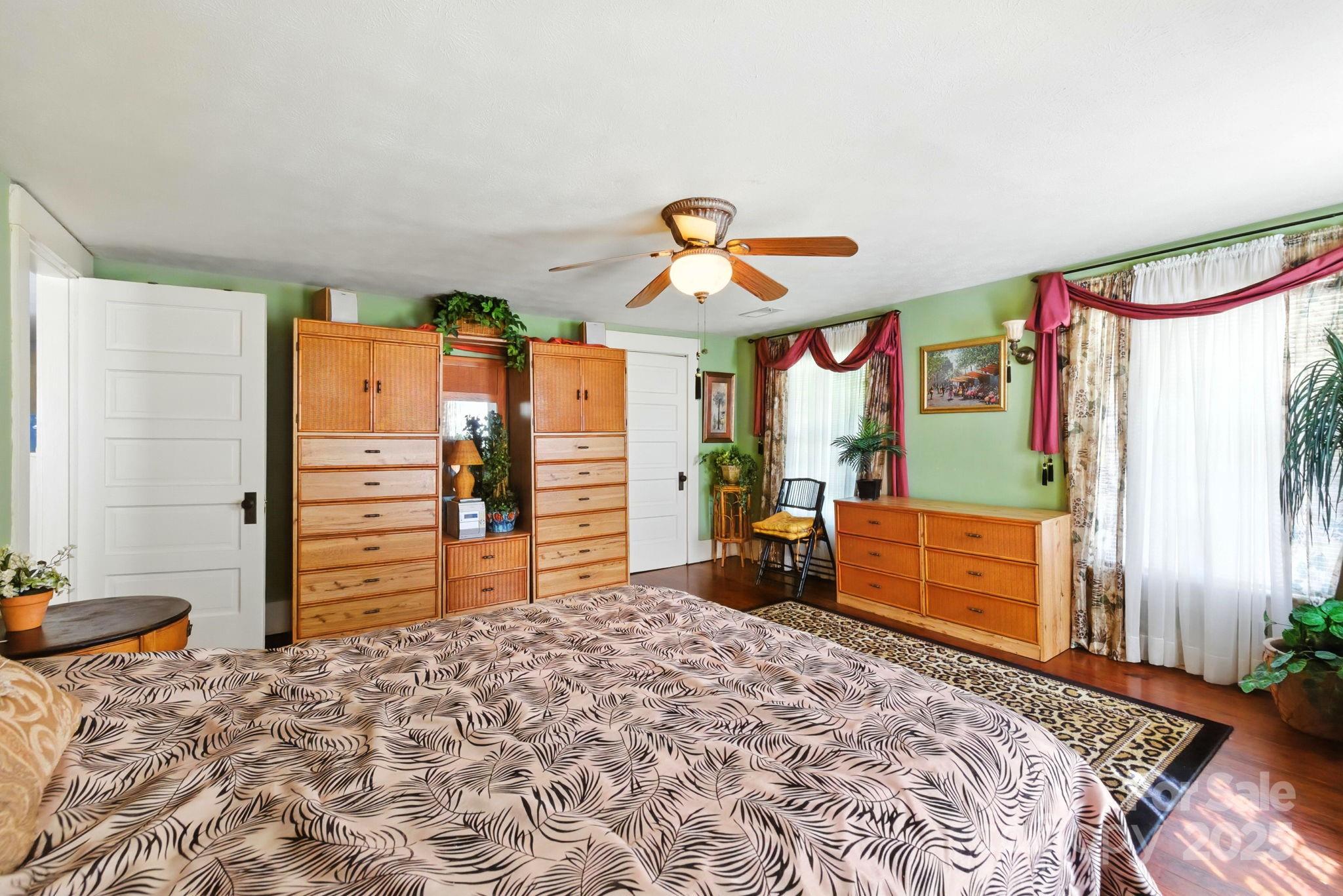 317 Courtland Boulevard — Hendersonville