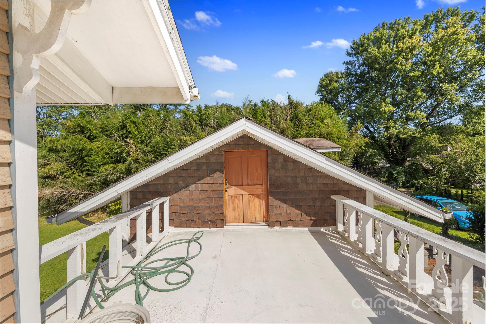 317 Courtland Boulevard — Hendersonville